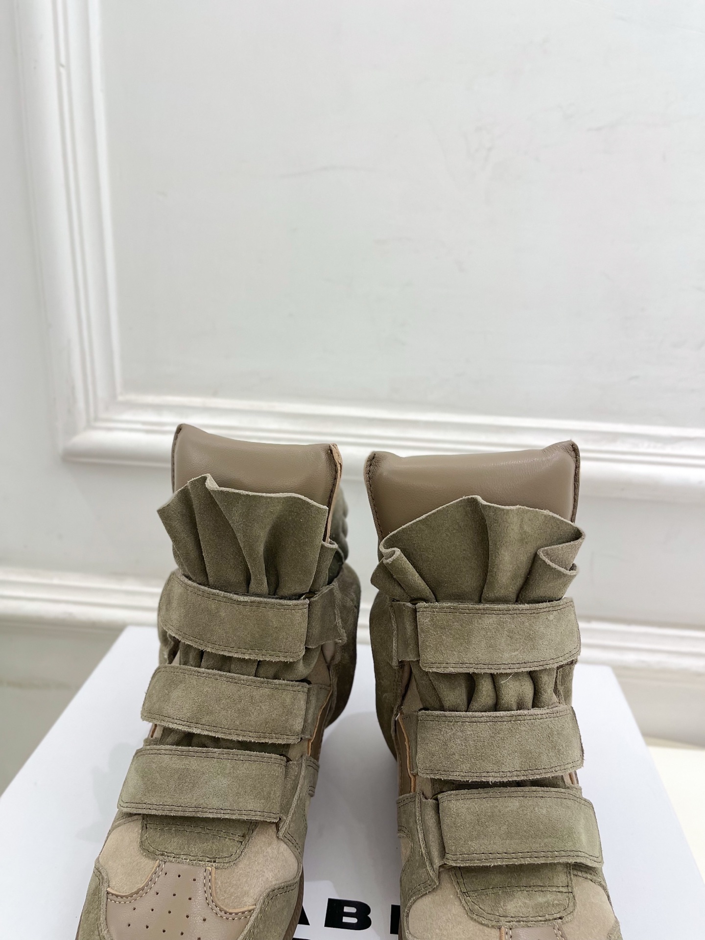 ISABEL MARANT | 伊莎贝尔 25𝐬𝐬2025秋冬新品 经典复古拼色内增高运动鞋——————