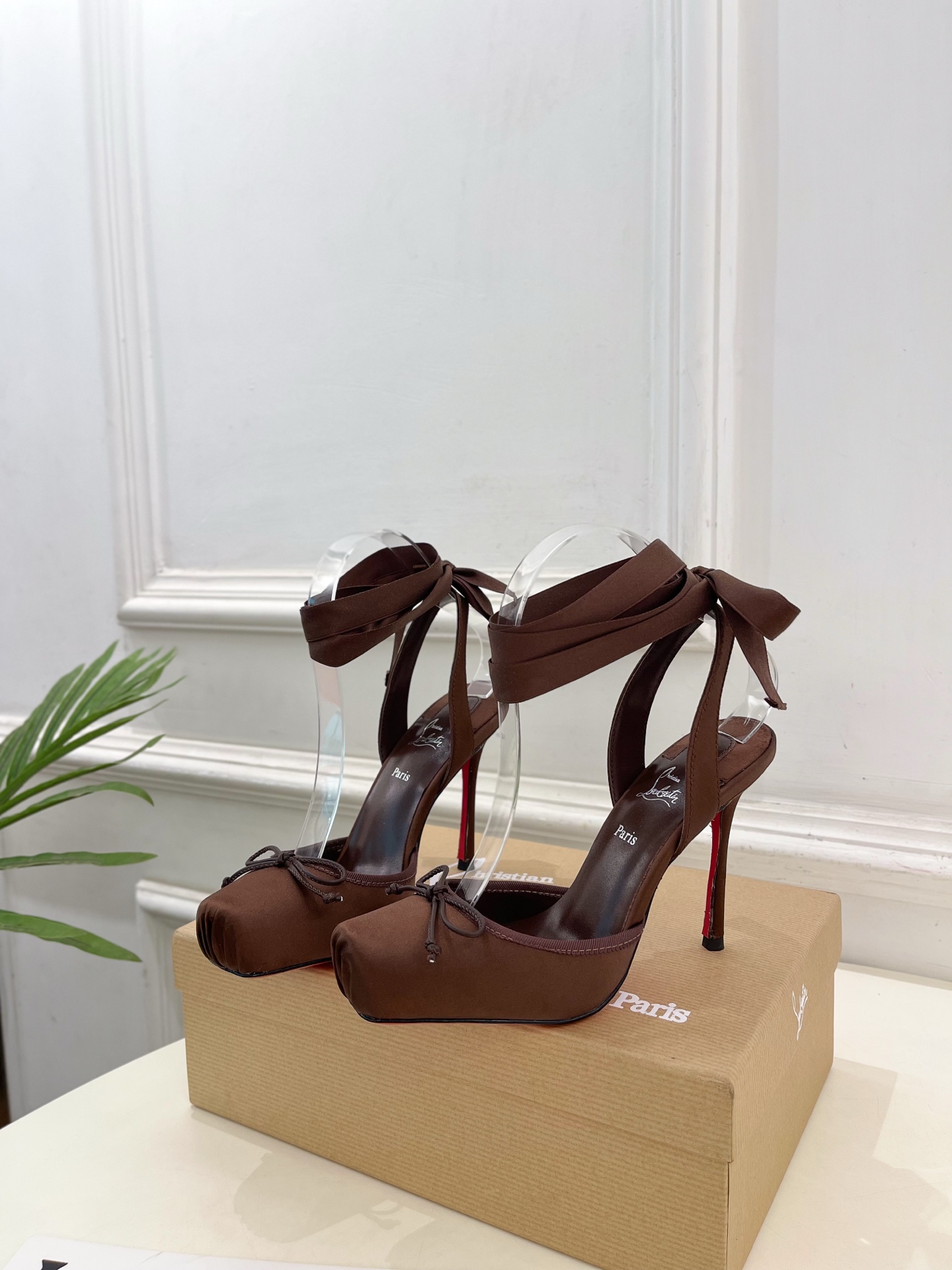 Christian Louboutin路铂廷CL 红底鞋 25ss最新Cassia Lace Up 芭蕾
