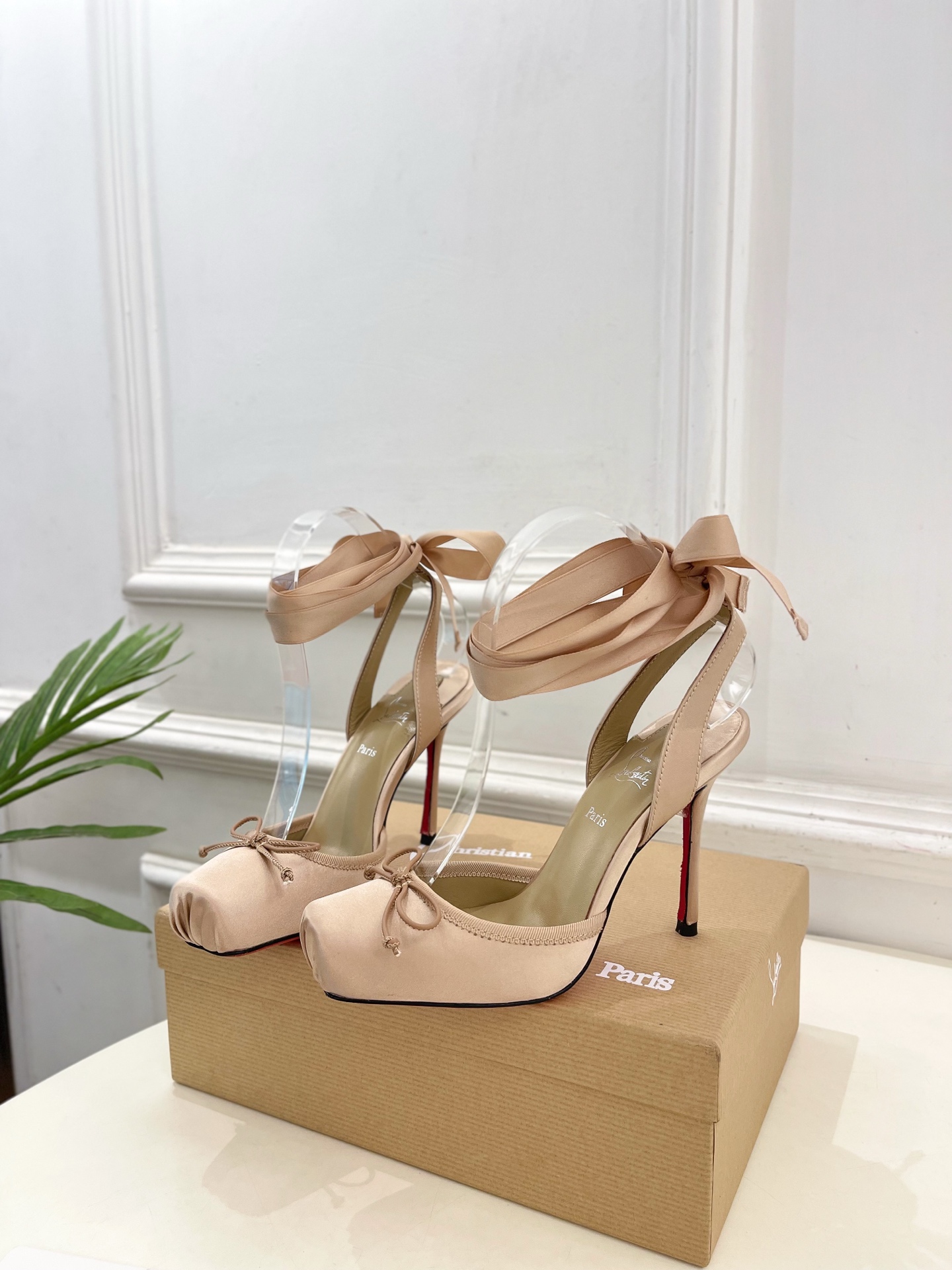 Christian Louboutin路铂廷CL 红底鞋 25ss最新Cassia Lace Up 芭蕾