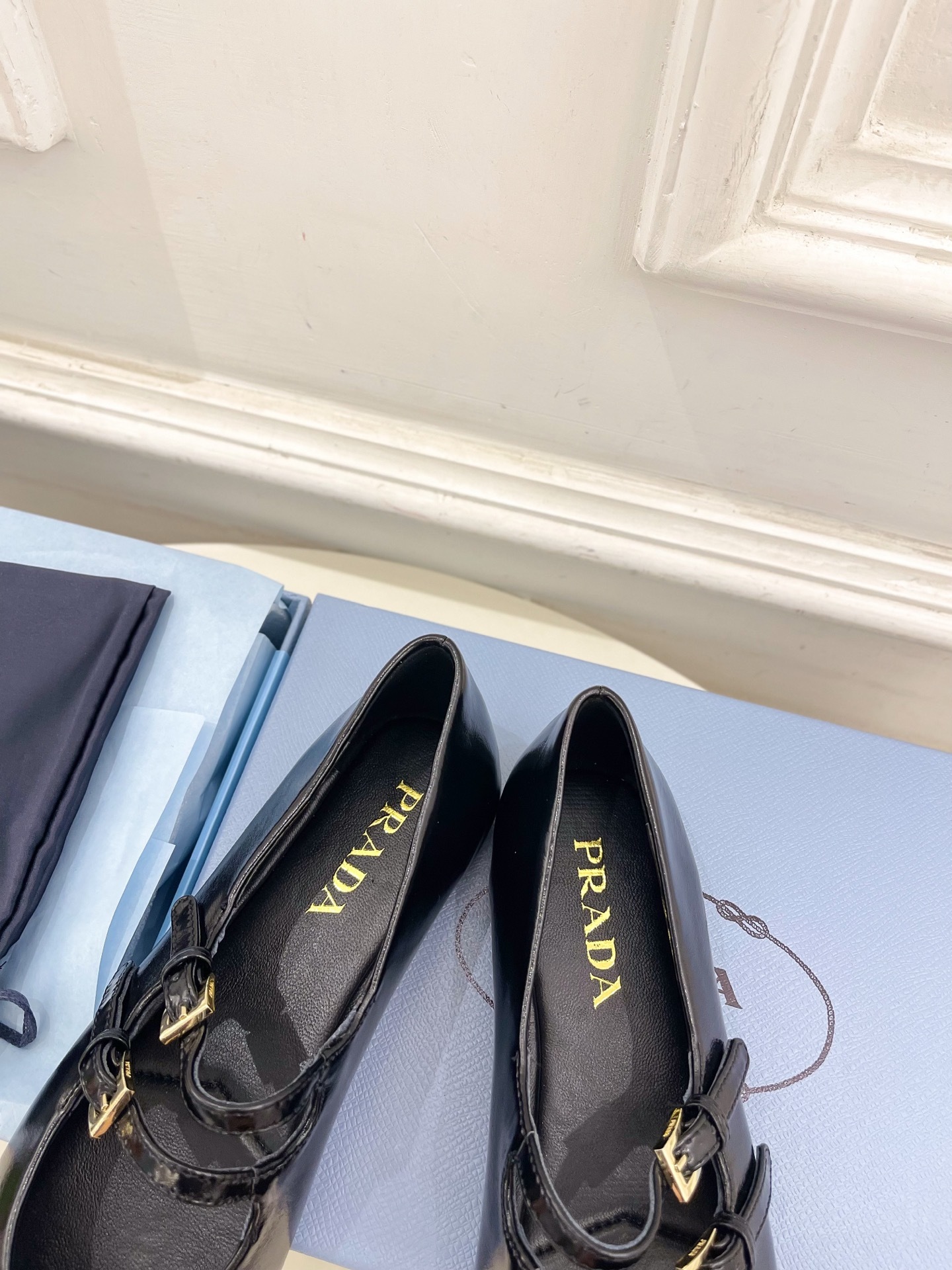 PRADA 普拉达 25𝐬𝐬 🌈专柜走秀款早春新款 经典三角标双扣带玛丽珍芭蕾鞋系列〰◽鞋面:原版高定制