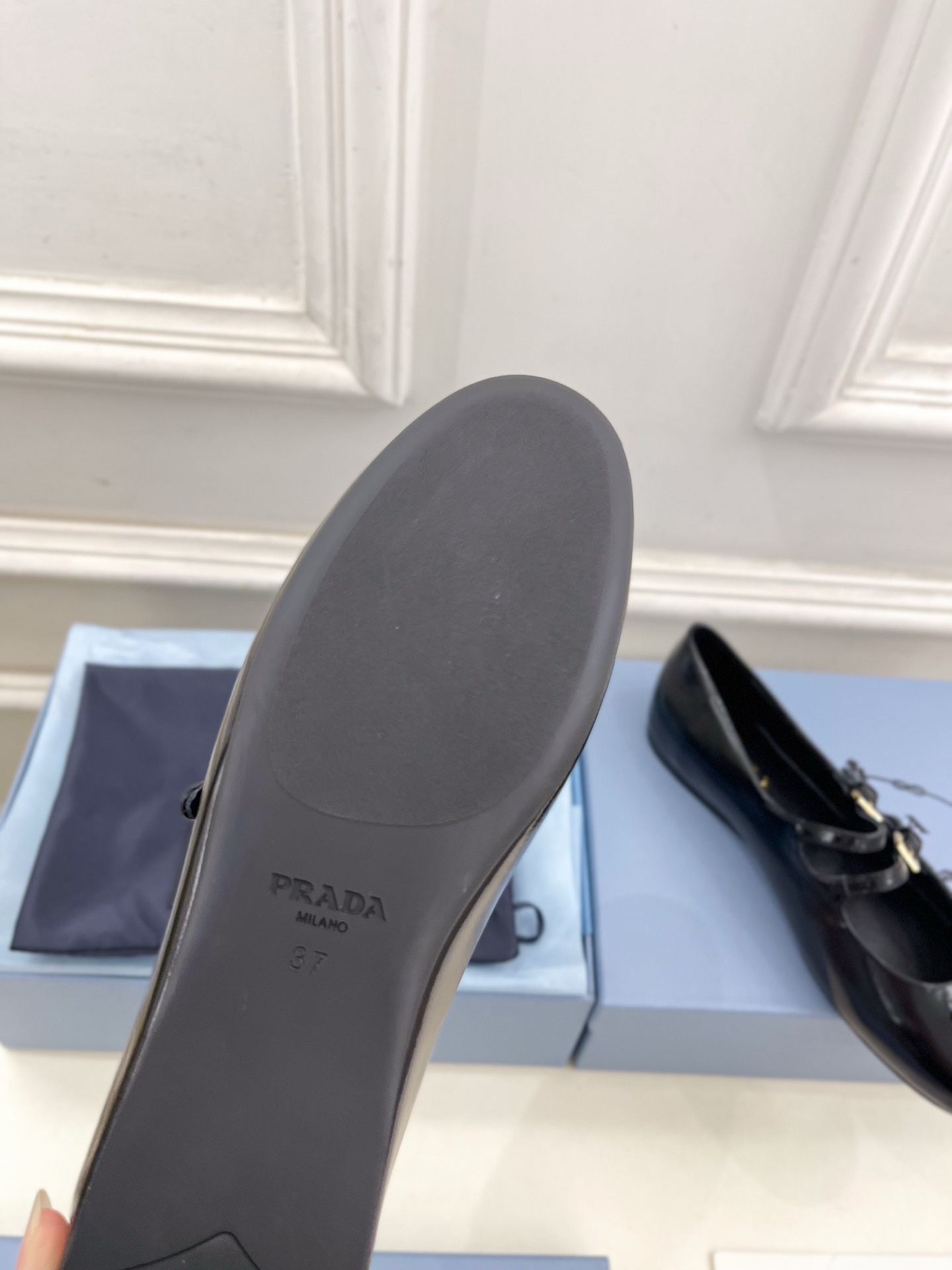 PRADA 普拉达 25𝐬𝐬 🌈专柜走秀款早春新款 经典三角标双扣带玛丽珍芭蕾鞋系列〰◽鞋面:原版高定制