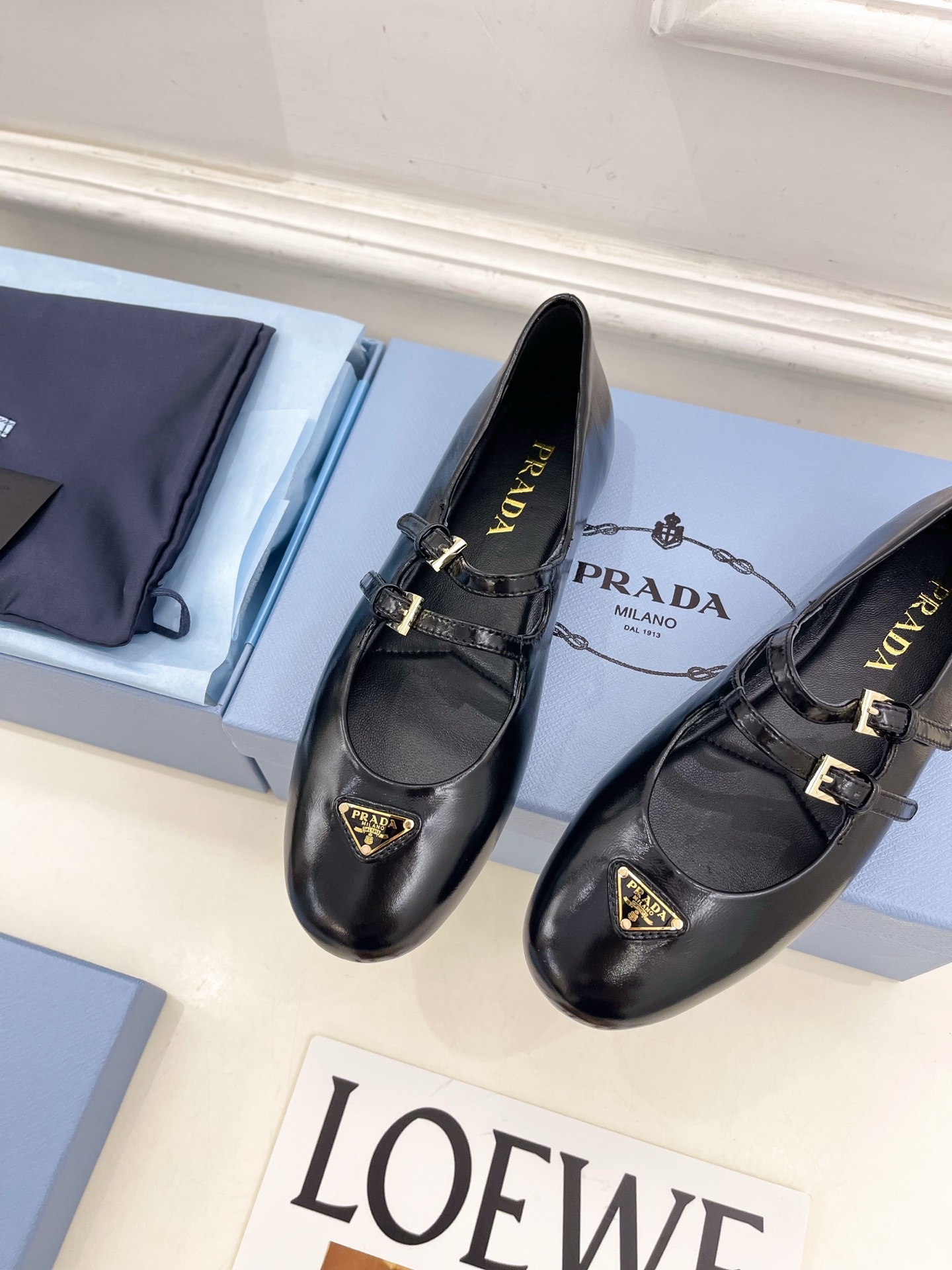 PRADA 普拉达 25𝐬𝐬 🌈专柜走秀款早春新款 经典三角标双扣带玛丽珍芭蕾鞋系列〰◽鞋面:原版高定制