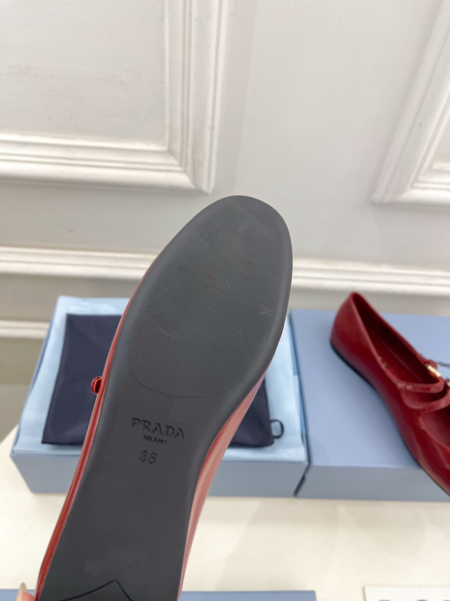 PRADA 普拉达 25𝐬𝐬 🌈专柜走秀款早春新款 经典三角标双扣带玛丽珍芭蕾鞋系列〰◽鞋面：原版高定制