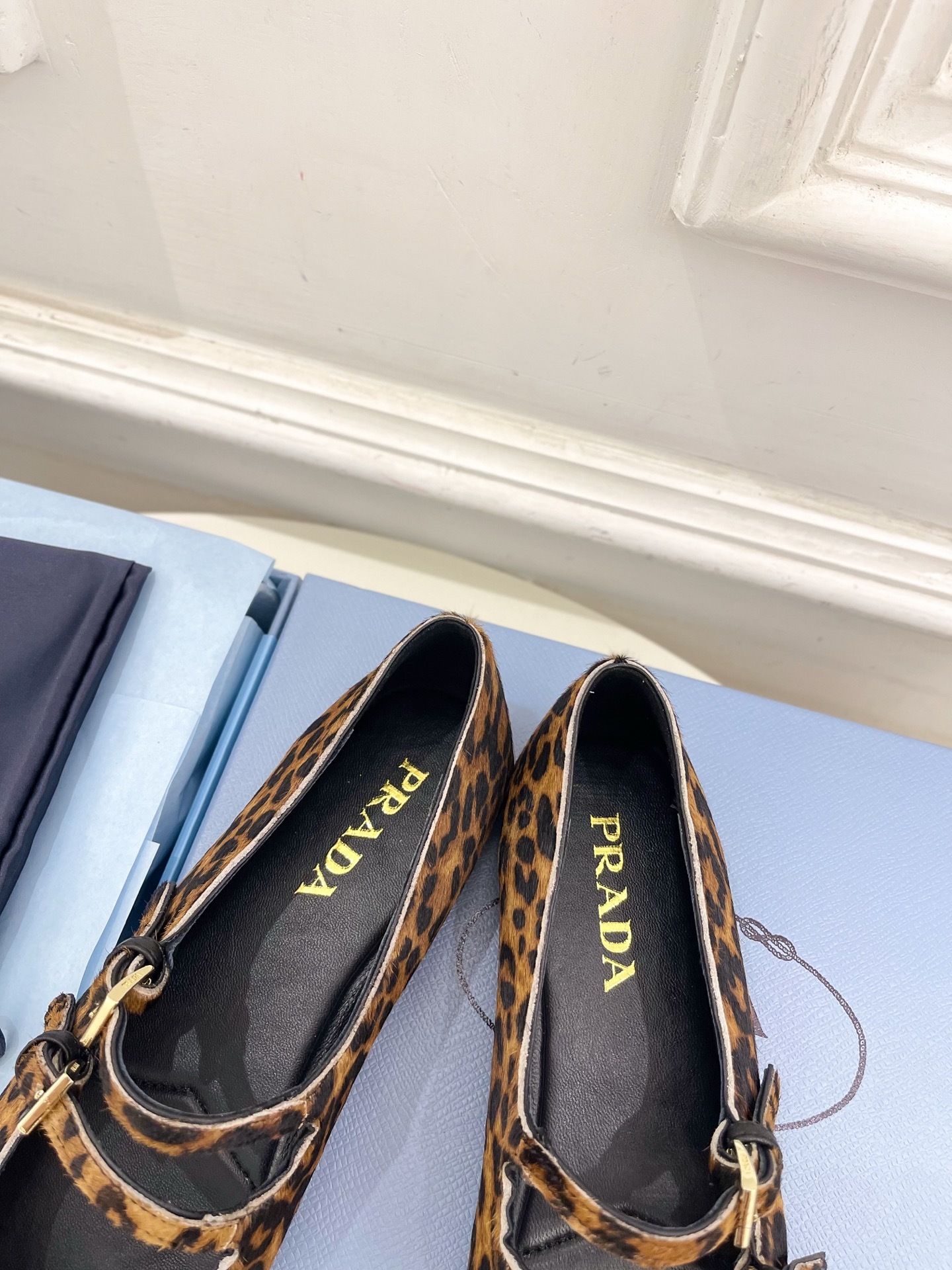 PRADA 普拉达 25𝐬𝐬 🌈专柜走秀款早春新款 经典三角标双扣带玛丽珍芭蕾鞋系列〰◽鞋面:原版高定制