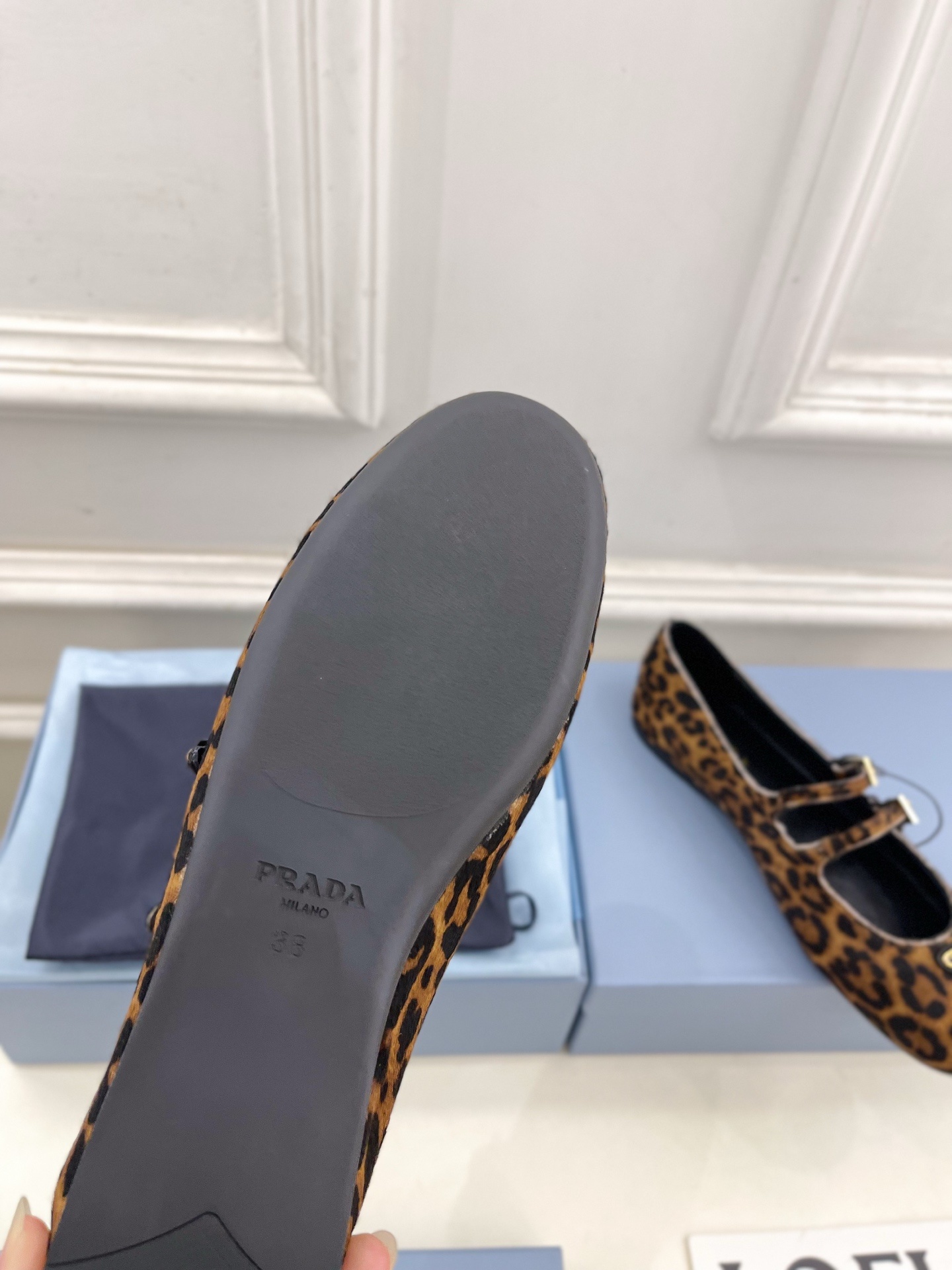 PRADA 普拉达 25𝐬𝐬 🌈专柜走秀款早春新款 经典三角标双扣带玛丽珍芭蕾鞋系列〰◽鞋面:原版高定制