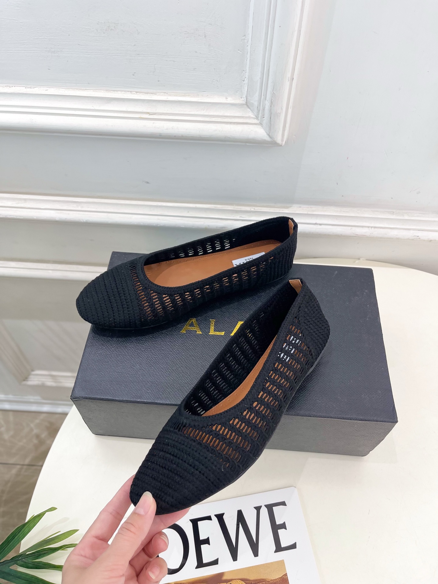 ALAÏA 阿莱亚25SS春夏新品 经典镂空编织玛丽珍平底鞋—————————Alaïa作为这两年最受欢