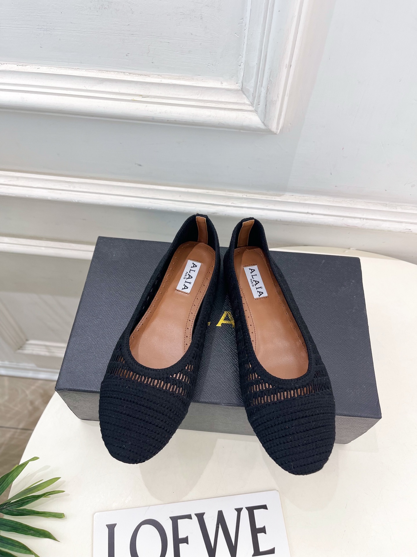 ALAÏA 阿莱亚25SS春夏新品 经典镂空编织玛丽珍平底鞋—————————Alaïa作为这两年最受欢