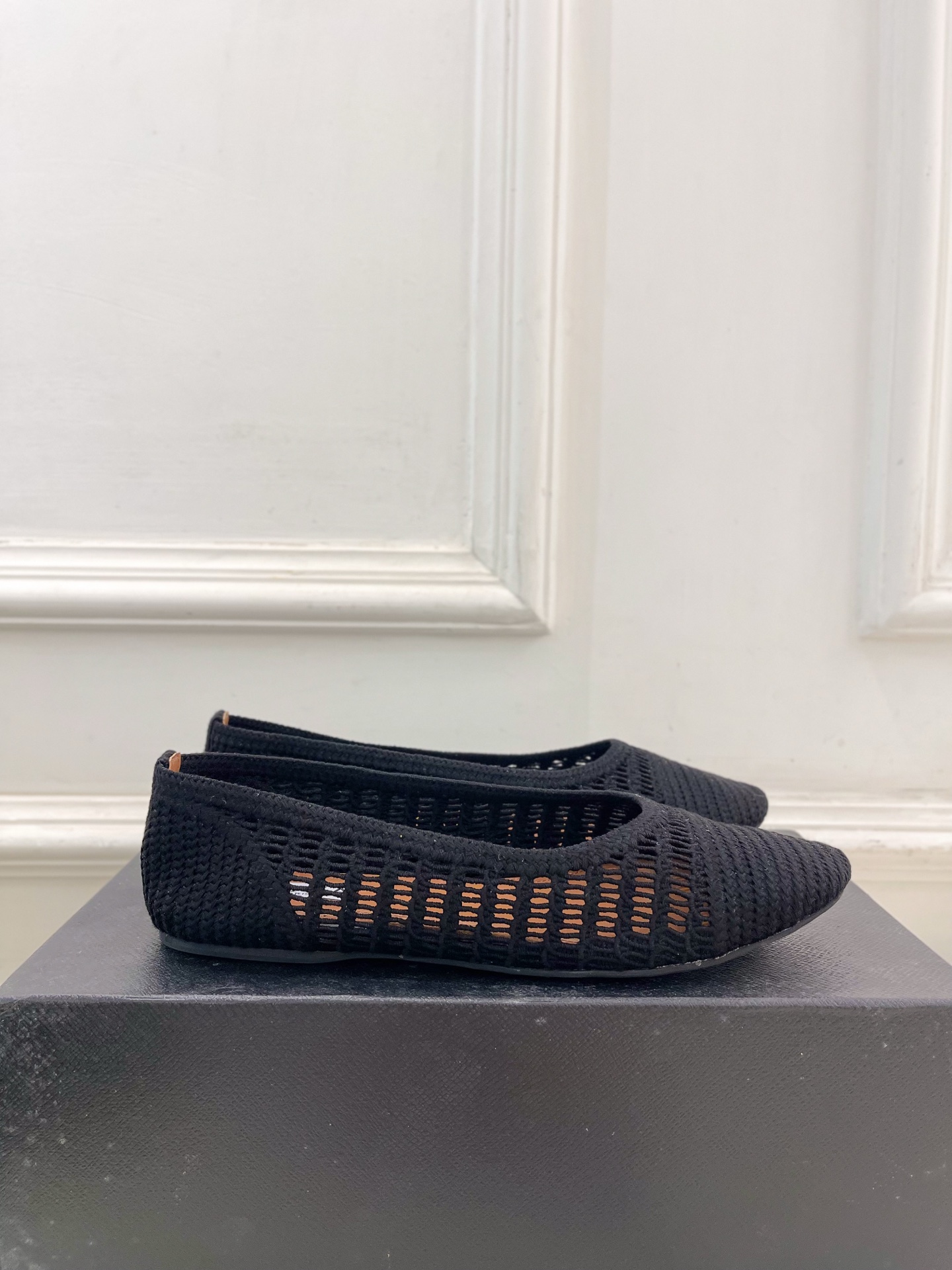 ALAÏA 阿莱亚25SS春夏新品 经典镂空编织玛丽珍平底鞋—————————Alaïa作为这两年最受欢