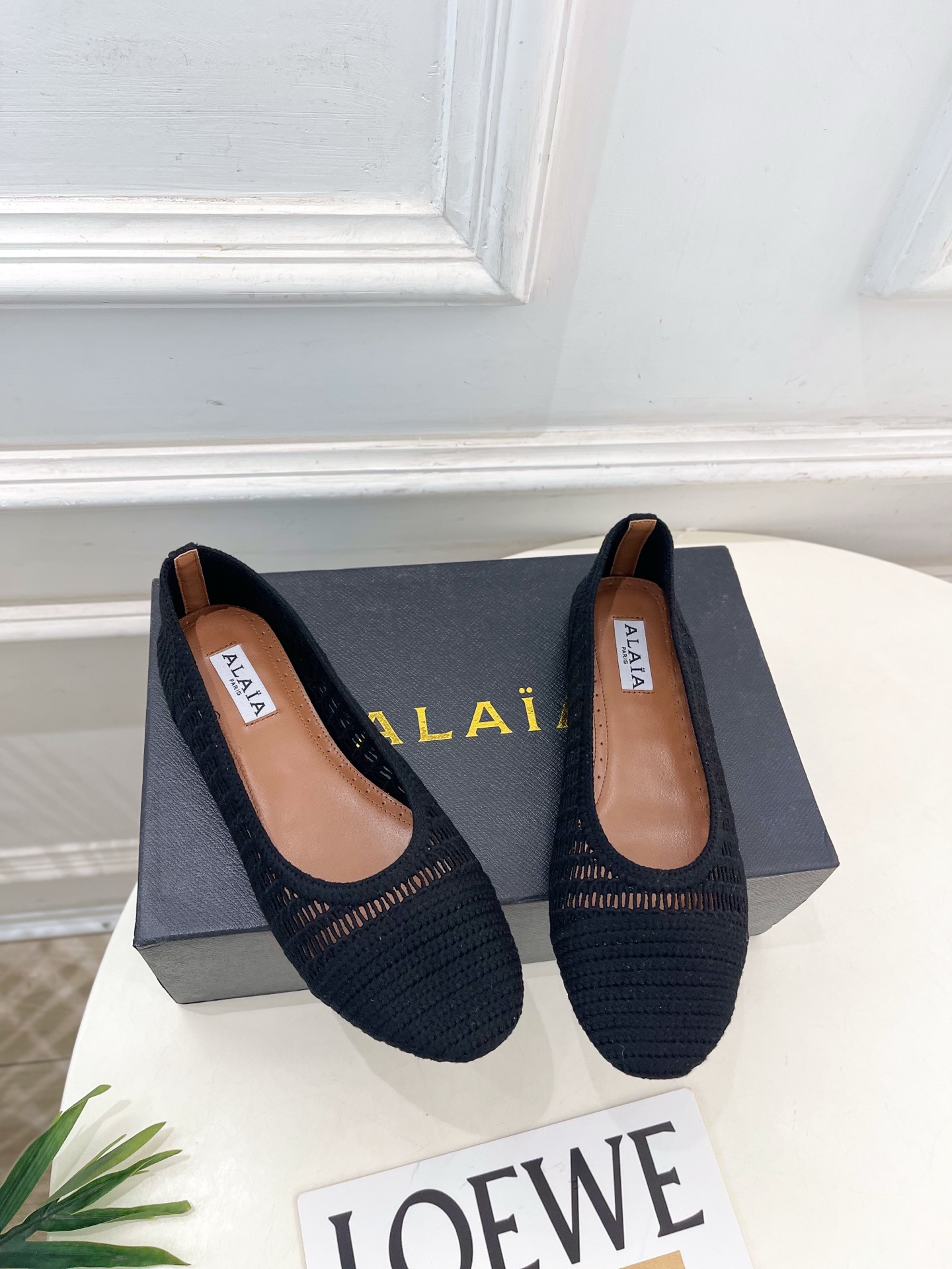 ALAÏA 阿莱亚25SS春夏新品 经典镂空编织玛丽珍平底鞋—————————Alaïa作为这两年最受欢