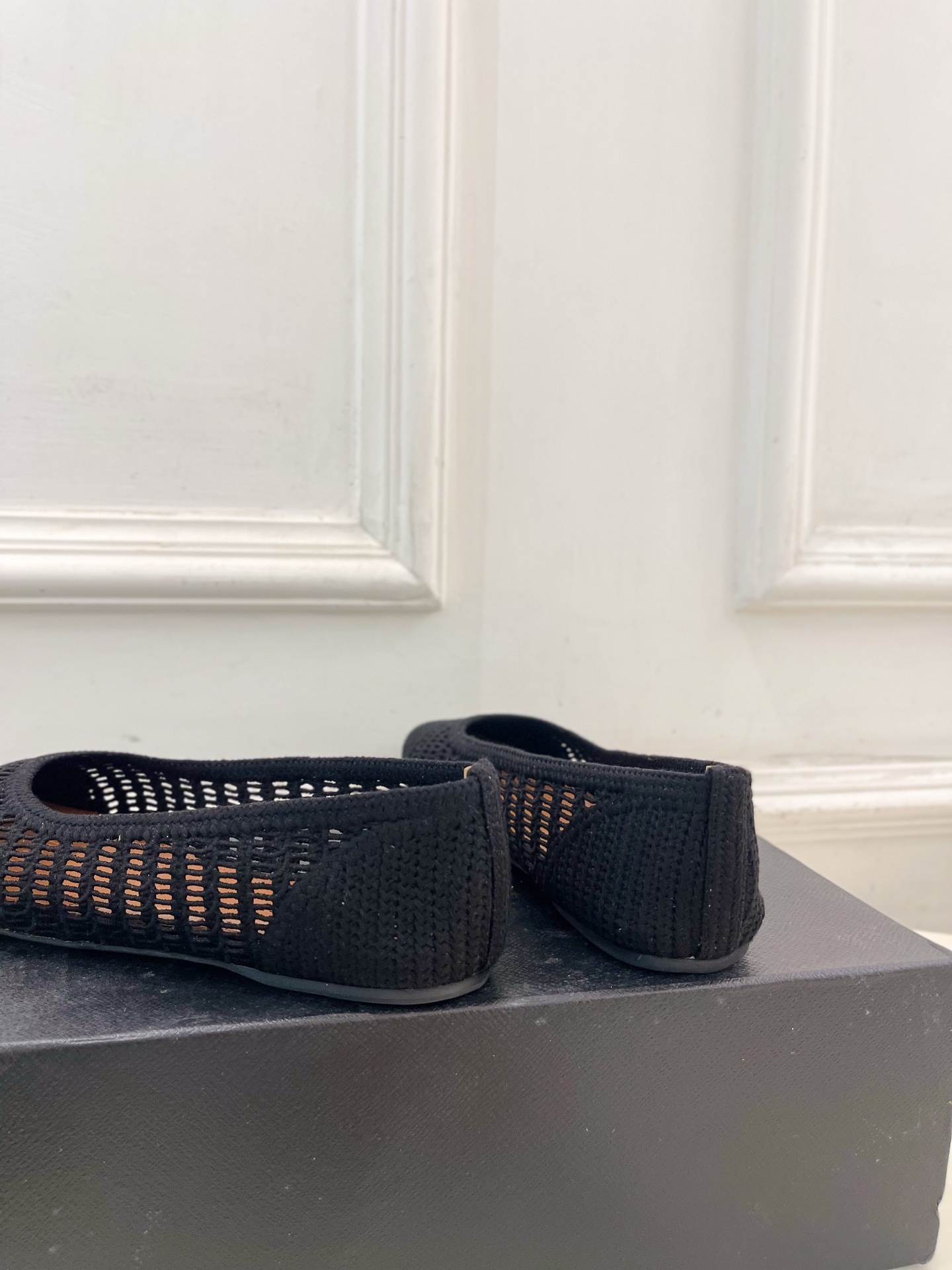 ALAÏA 阿莱亚25SS春夏新品 经典镂空编织玛丽珍平底鞋—————————Alaïa作为这两年最受欢