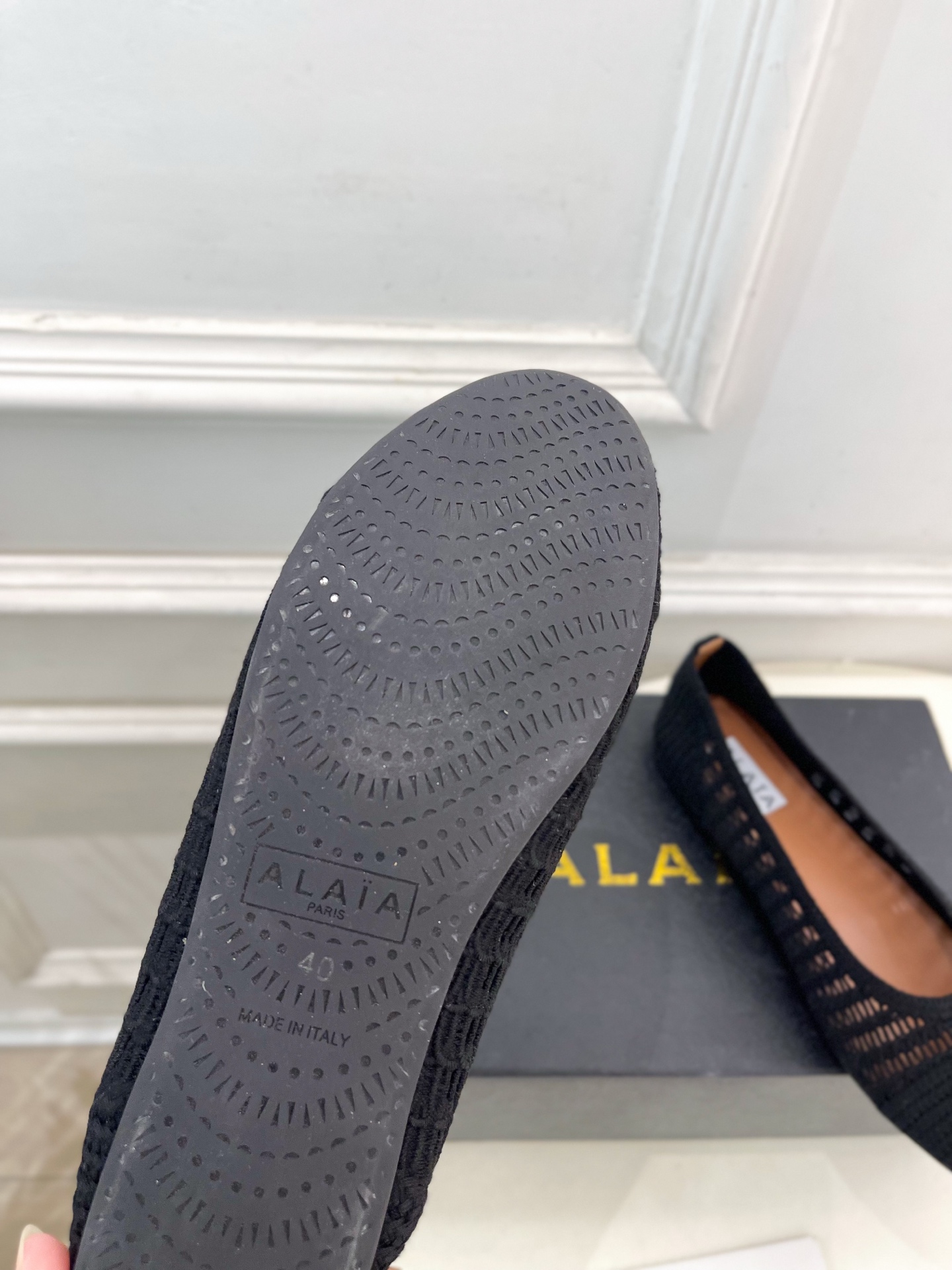 ALAÏA 阿莱亚25SS春夏新品 经典镂空编织玛丽珍平底鞋—————————Alaïa作为这两年最受欢