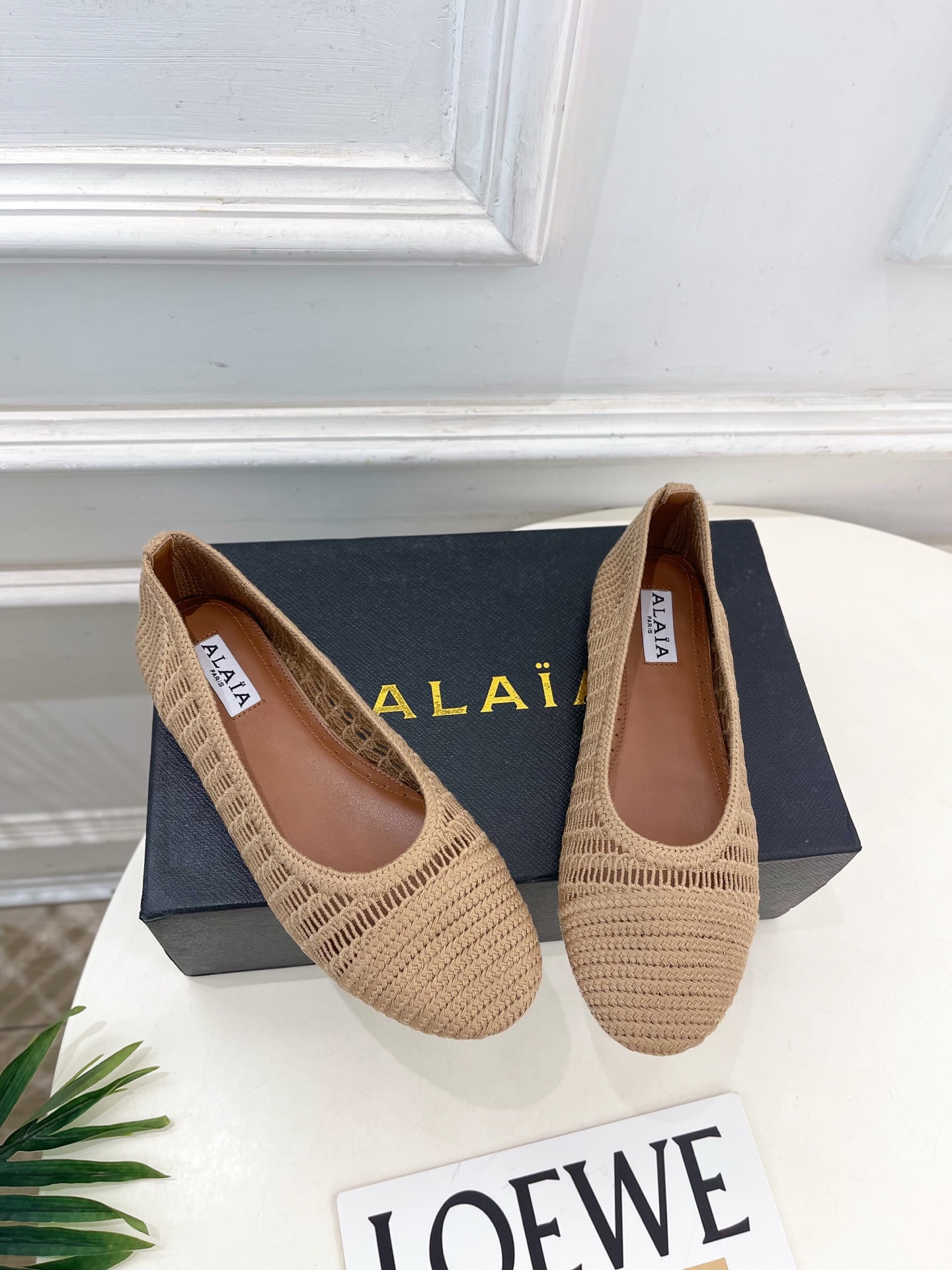 ALAÏA 阿莱亚25SS春夏新品 经典镂空编织玛丽珍平底鞋—————————Alaïa作为这两年最受欢