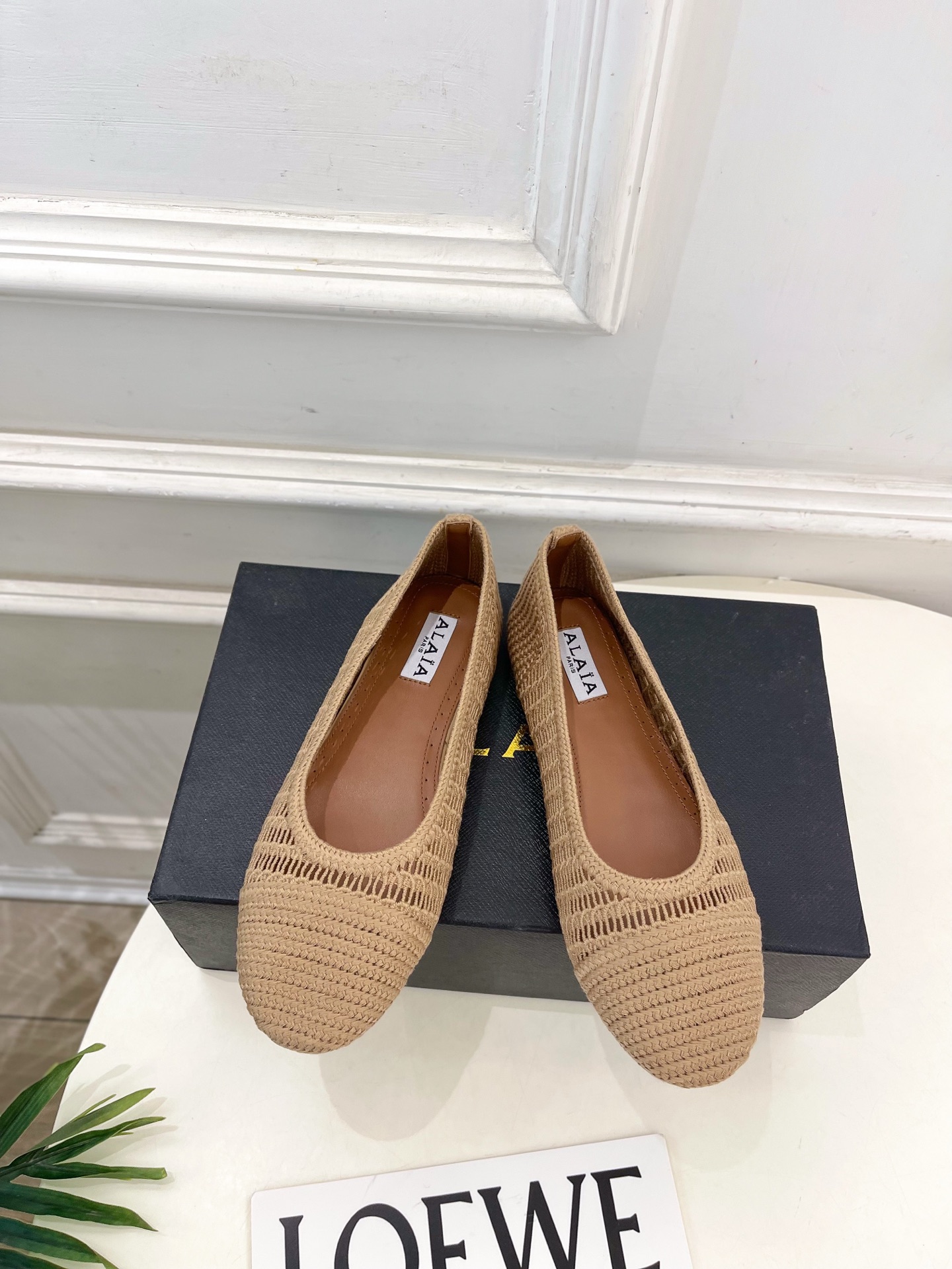 ALAÏA 阿莱亚25SS春夏新品 经典镂空编织玛丽珍平底鞋—————————Alaïa作为这两年最受欢