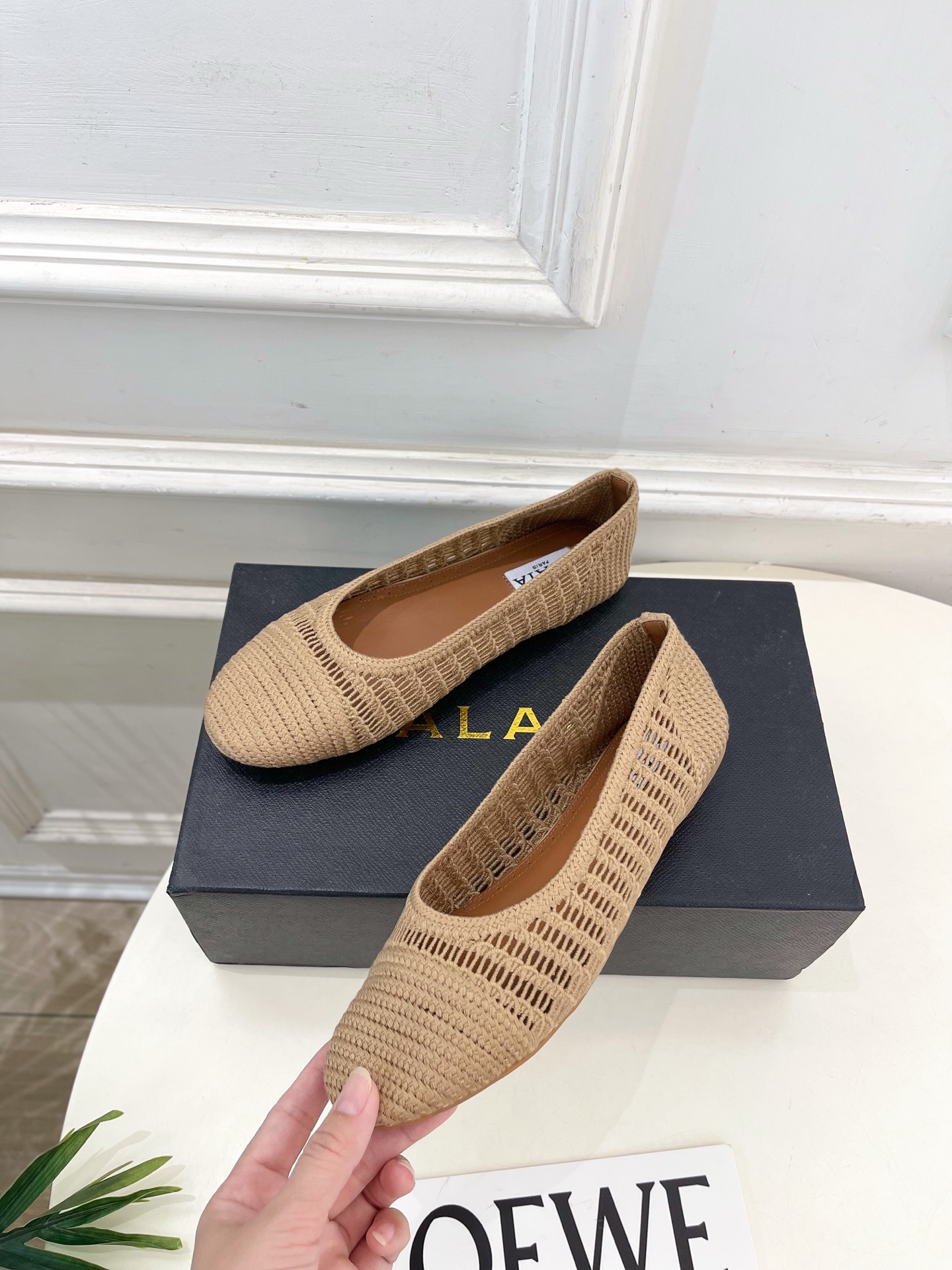 ALAÏA 阿莱亚25SS春夏新品 经典镂空编织玛丽珍平底鞋—————————Alaïa作为这两年最受欢