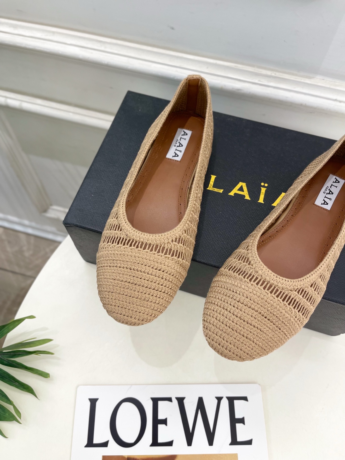 ALAÏA 阿莱亚25SS春夏新品 经典镂空编织玛丽珍平底鞋—————————Alaïa作为这两年最受欢