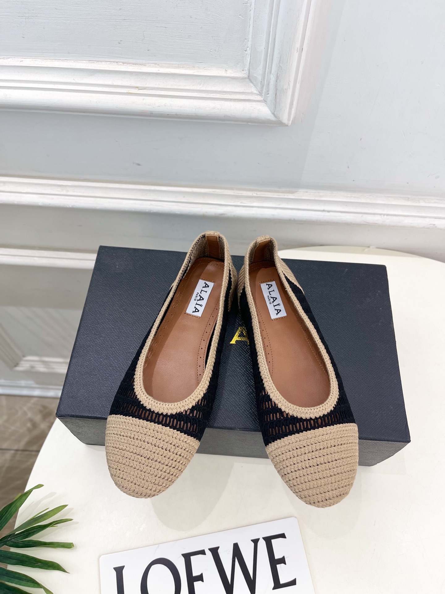 ALAÏA 阿莱亚25SS春夏新品 经典镂空编织玛丽珍平底鞋—————————Alaïa作为这两年最受欢