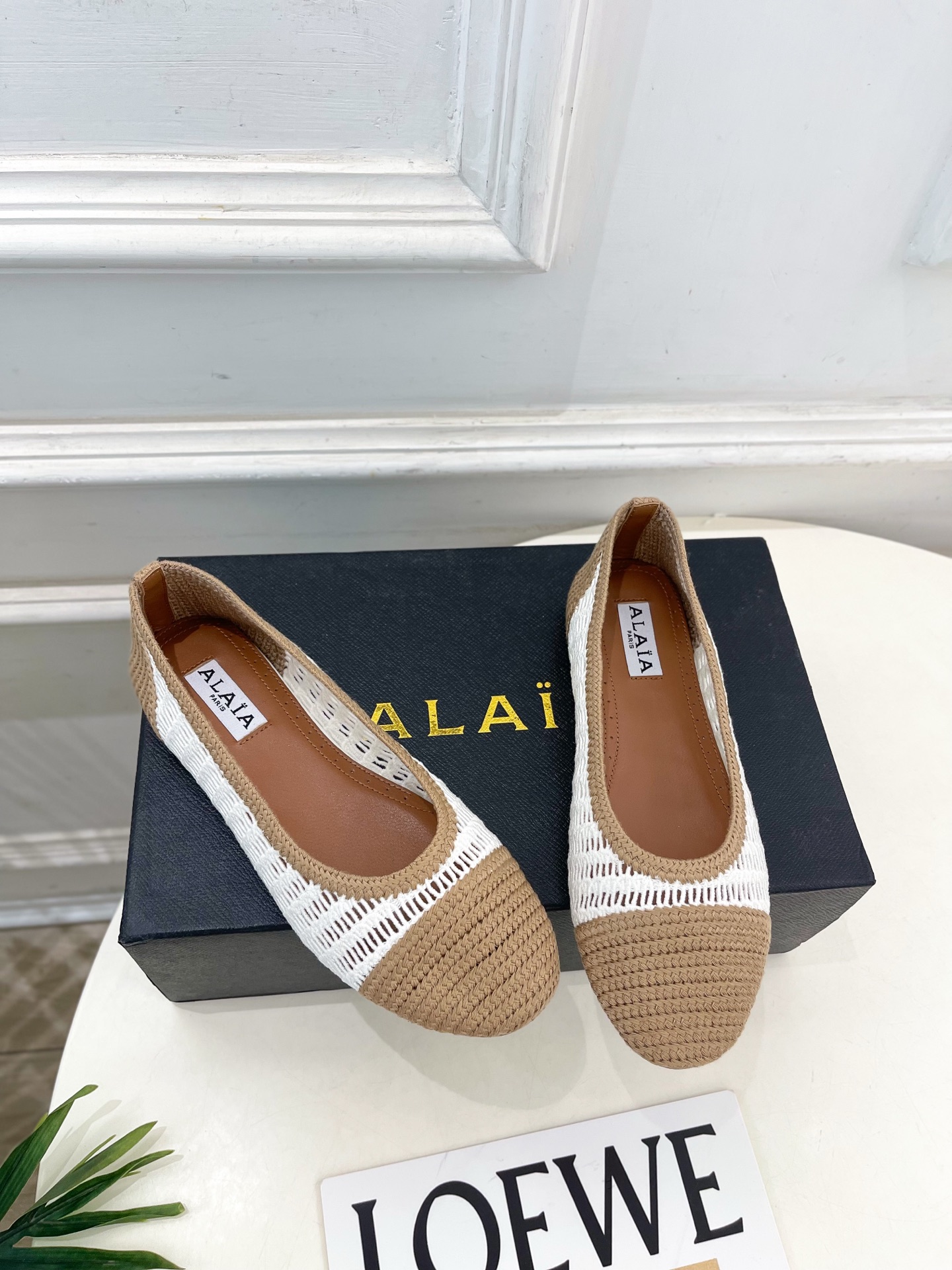 ALAÏA 阿莱亚25SS春夏新品 经典镂空编织玛丽珍平底鞋—————————Alaïa作为这两年最受欢