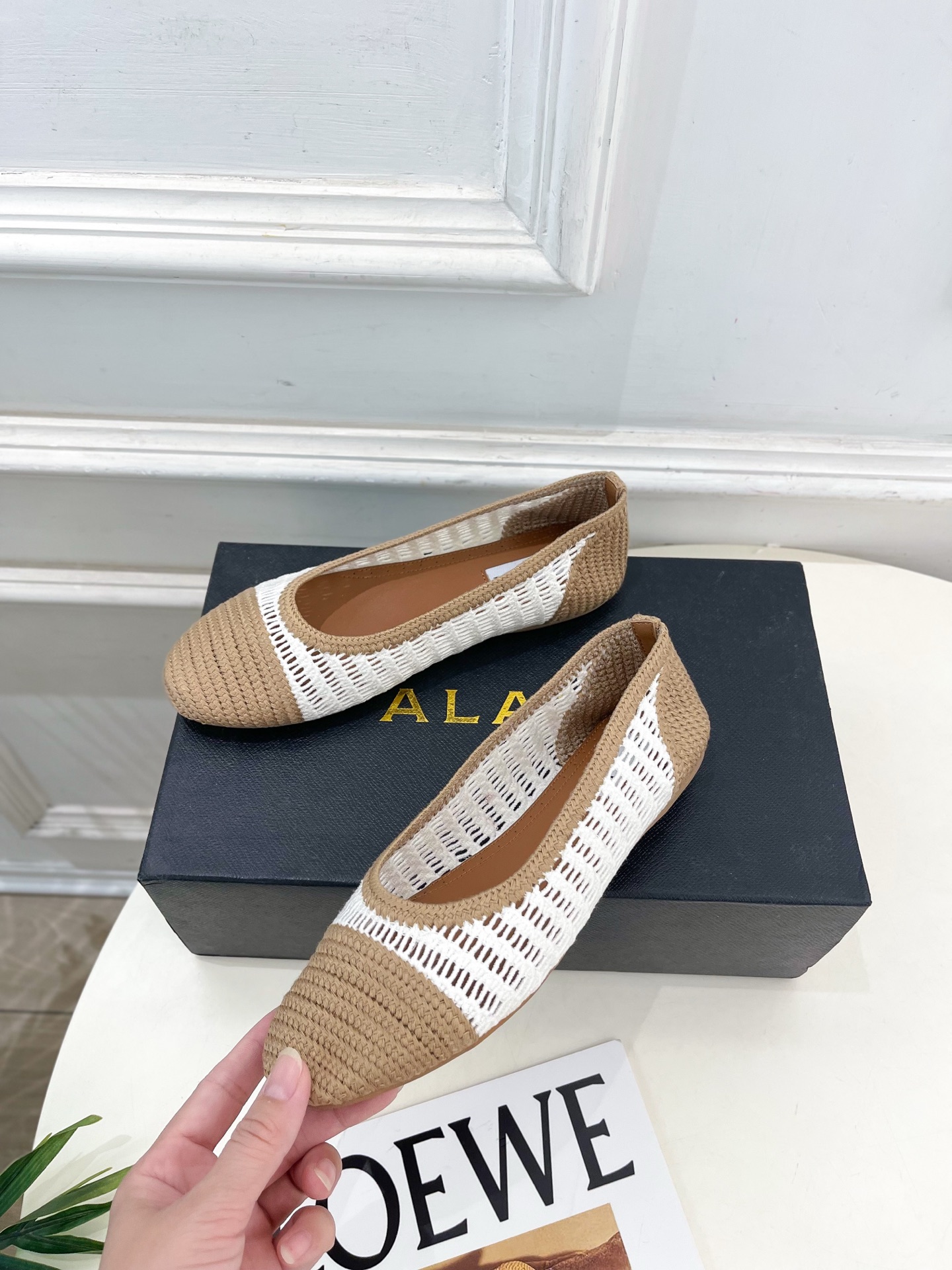 ALAÏA 阿莱亚25SS春夏新品 经典镂空编织玛丽珍平底鞋—————————Alaïa作为这两年最受欢