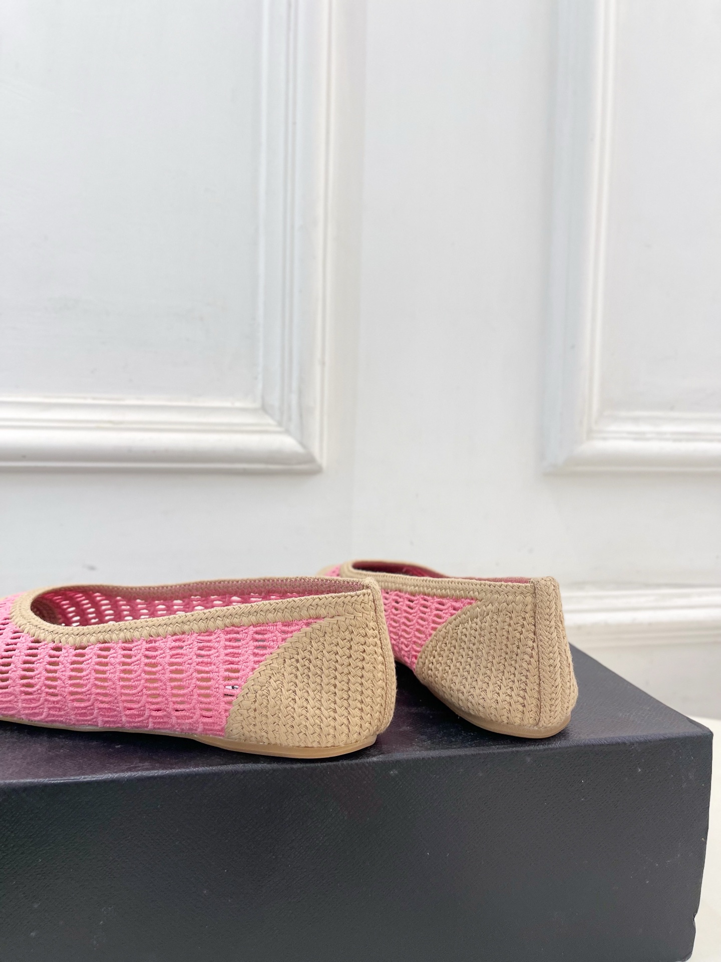 ALAÏA 阿莱亚25SS春夏新品 经典镂空编织玛丽珍平底鞋—————————Alaïa作为这两年最受欢