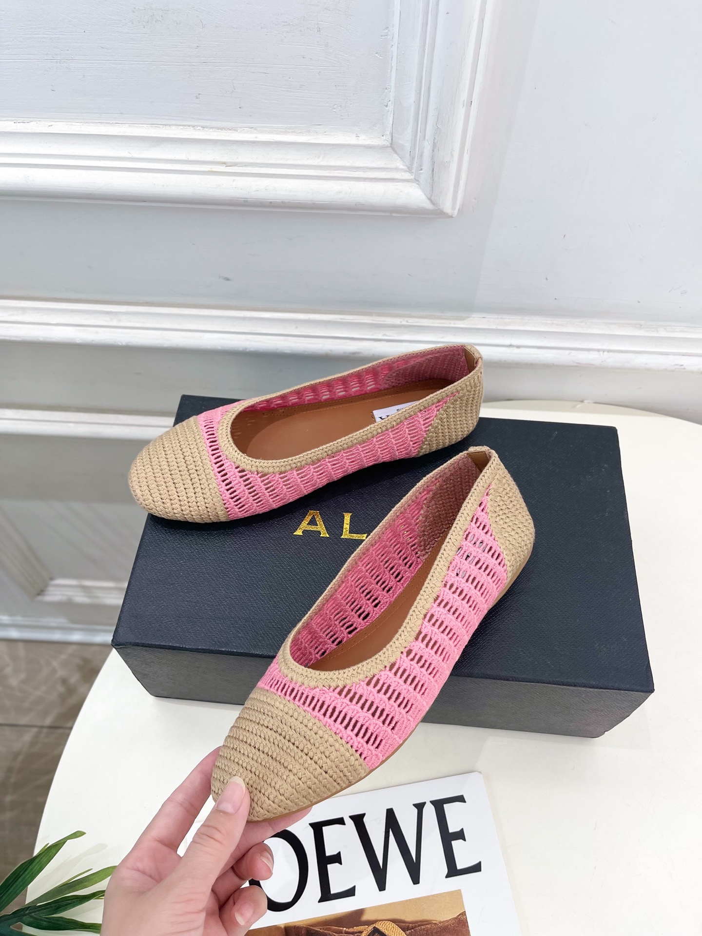 ALAÏA 阿莱亚25SS春夏新品 经典镂空编织玛丽珍平底鞋—————————Alaïa作为这两年最受欢
