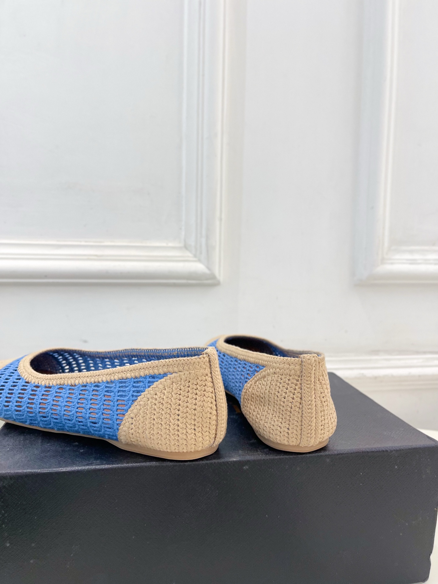 ALAÏA 阿莱亚25SS春夏新品 经典镂空编织玛丽珍平底鞋—————————Alaïa作为这两年最受欢