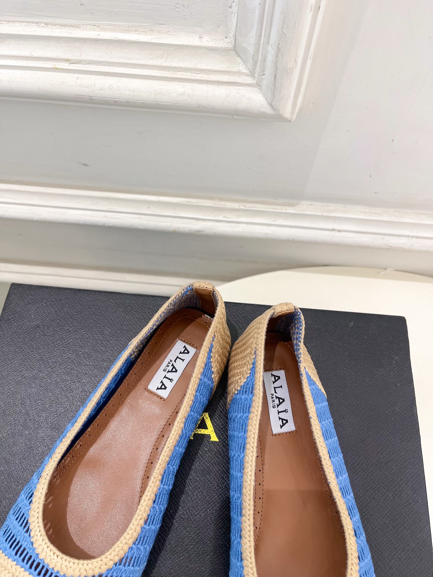 ALAÏA 阿莱亚25SS春夏新品 经典镂空编织玛丽珍平底鞋—————————Alaïa作为这两年最受欢