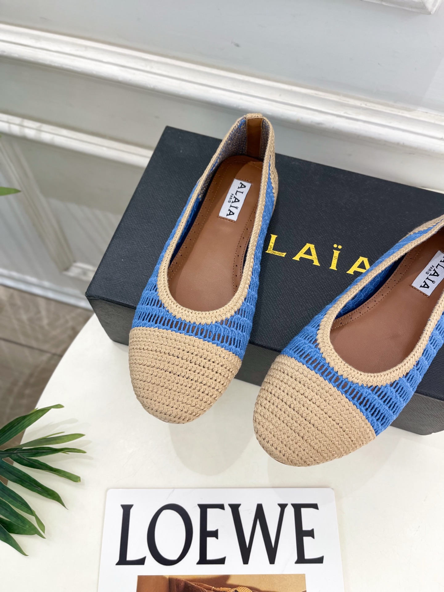 ALAÏA 阿莱亚25SS春夏新品 经典镂空编织玛丽珍平底鞋—————————Alaïa作为这两年最受欢