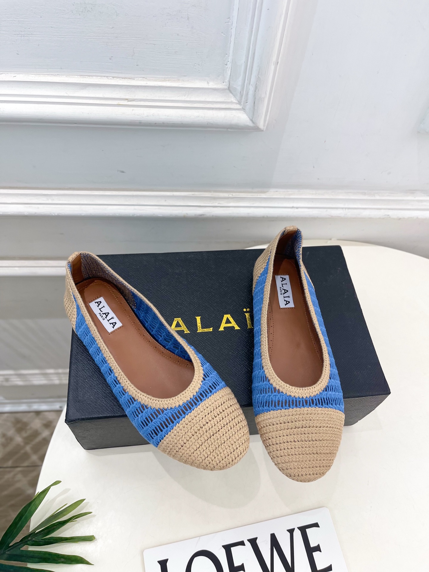 ALAÏA 阿莱亚25SS春夏新品 经典镂空编织玛丽珍平底鞋—————————Alaïa作为这两年最受欢