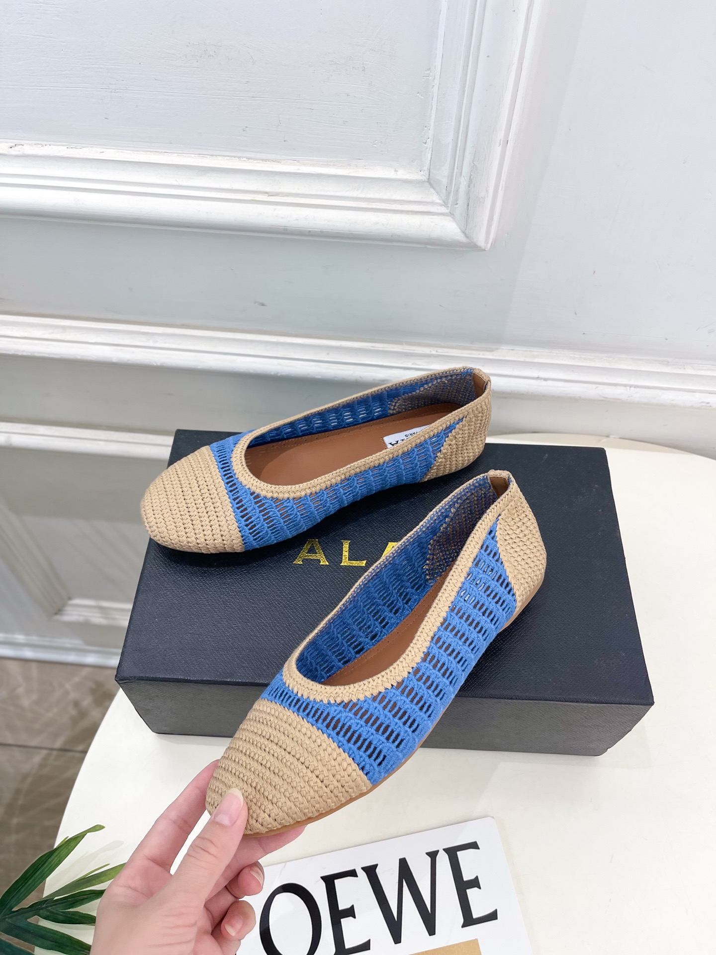 ALAÏA 阿莱亚25SS春夏新品 经典镂空编织玛丽珍平底鞋—————————Alaïa作为这两年最受欢