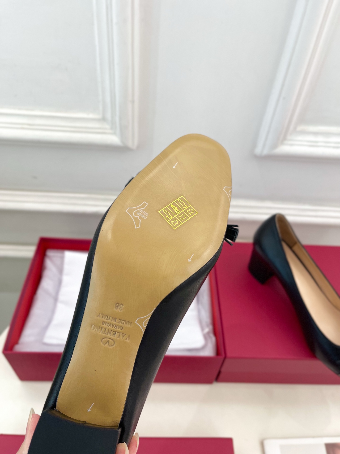 Valentino 华伦天奴 2025春夏新品 VALET DU ROI 双色方头粗跟单鞋上新☑️———