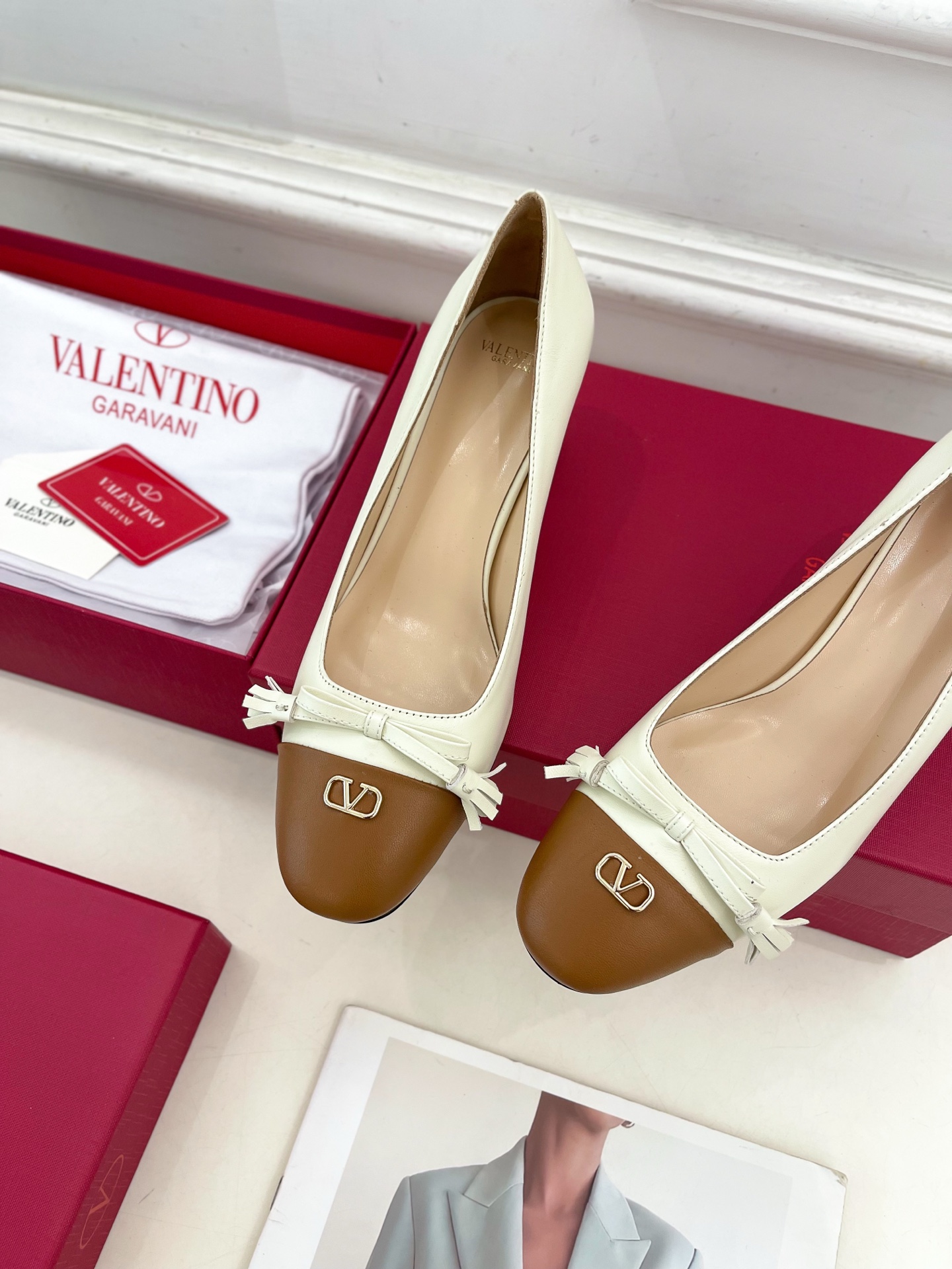 Valentino 华伦天奴 2025春夏新品 VALET DU ROI 双色方头粗跟单鞋上新☑️———