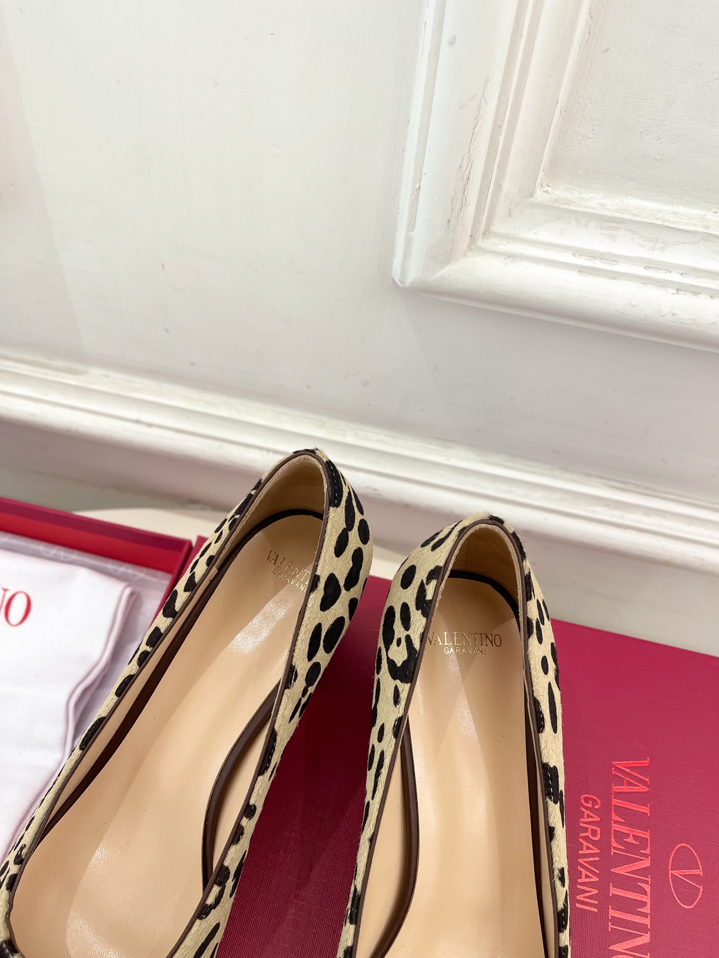 Valentino 华伦天奴 2025春夏新品 VALET DU ROI 双色方头粗跟单鞋上新☑️———
