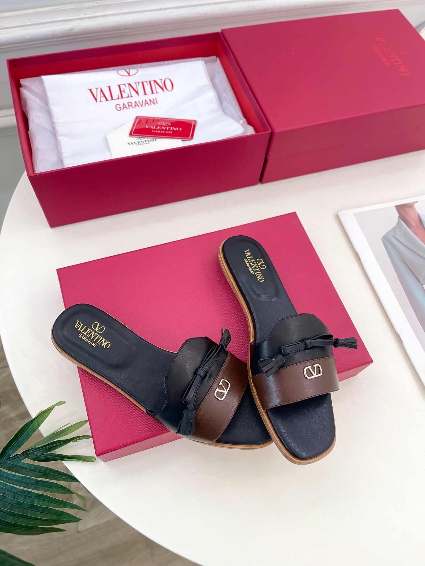 Valentino 华伦天奴 2025 SS春夏新品 V扣蝴蝶结拼色拖鞋 上新☑️———————————