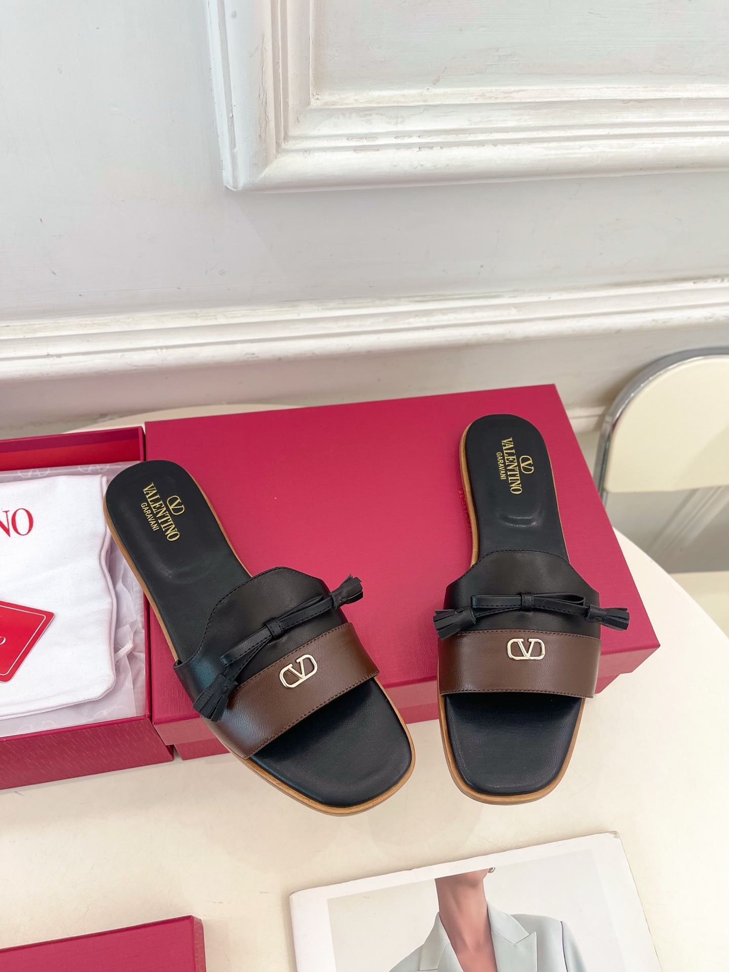 Valentino 华伦天奴 2025 SS春夏新品 V扣蝴蝶结拼色拖鞋 上新☑️———————————