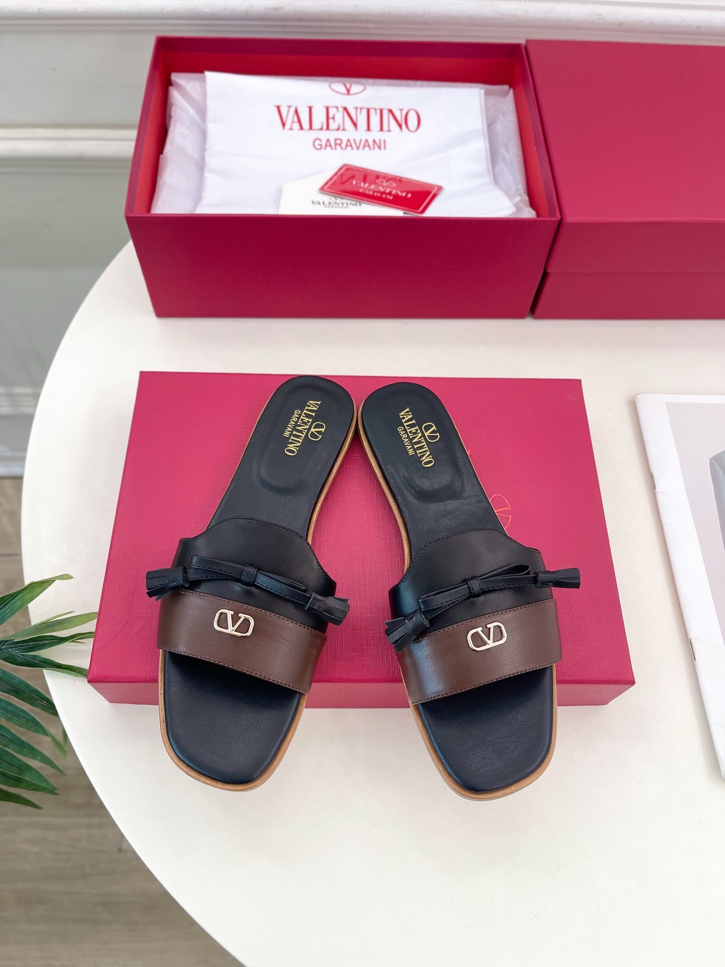 Valentino 华伦天奴 2025 SS春夏新品 V扣蝴蝶结拼色拖鞋 上新☑️———————————