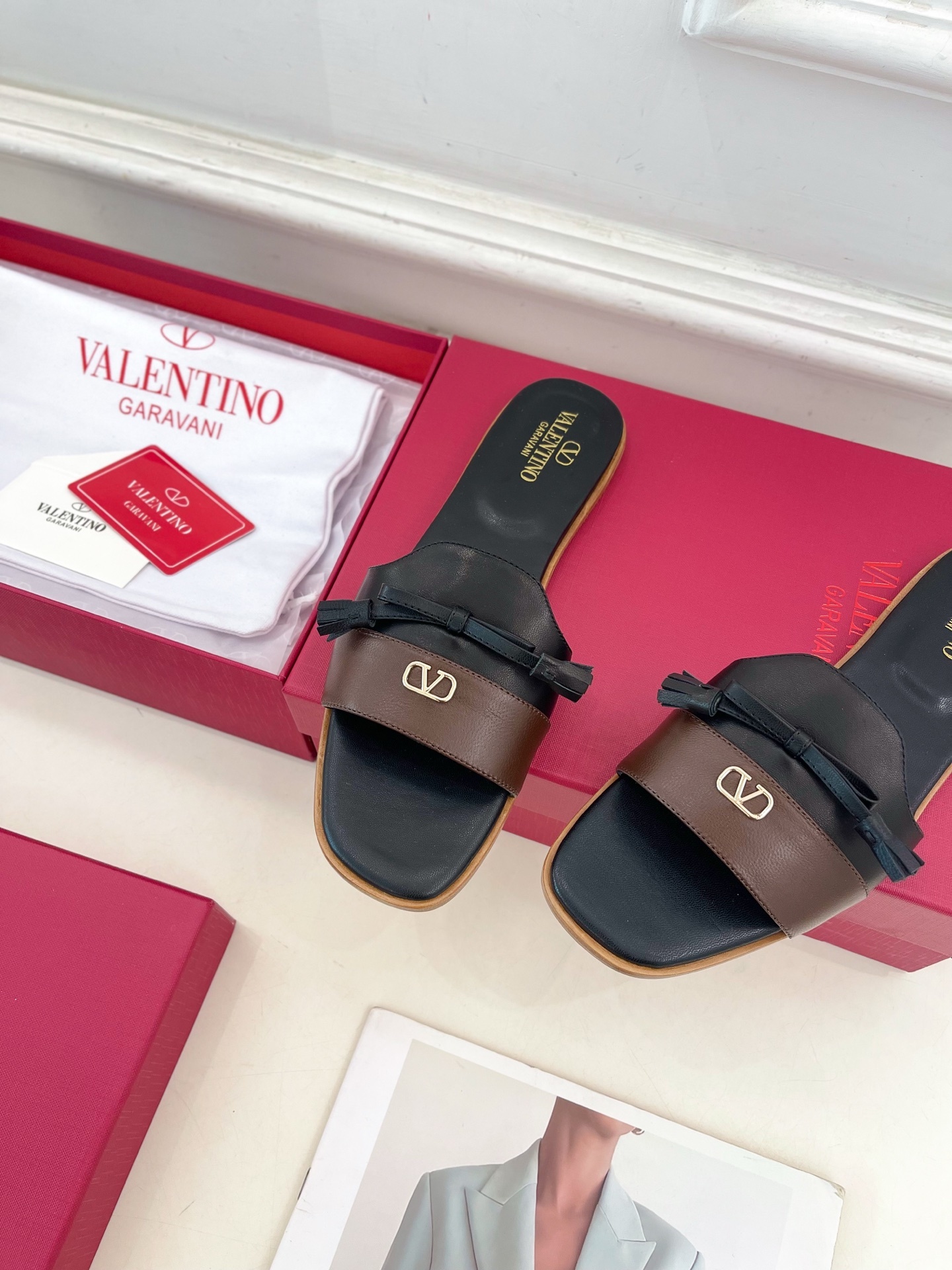 Valentino 华伦天奴 2025 SS春夏新品 V扣蝴蝶结拼色拖鞋 上新☑️———————————