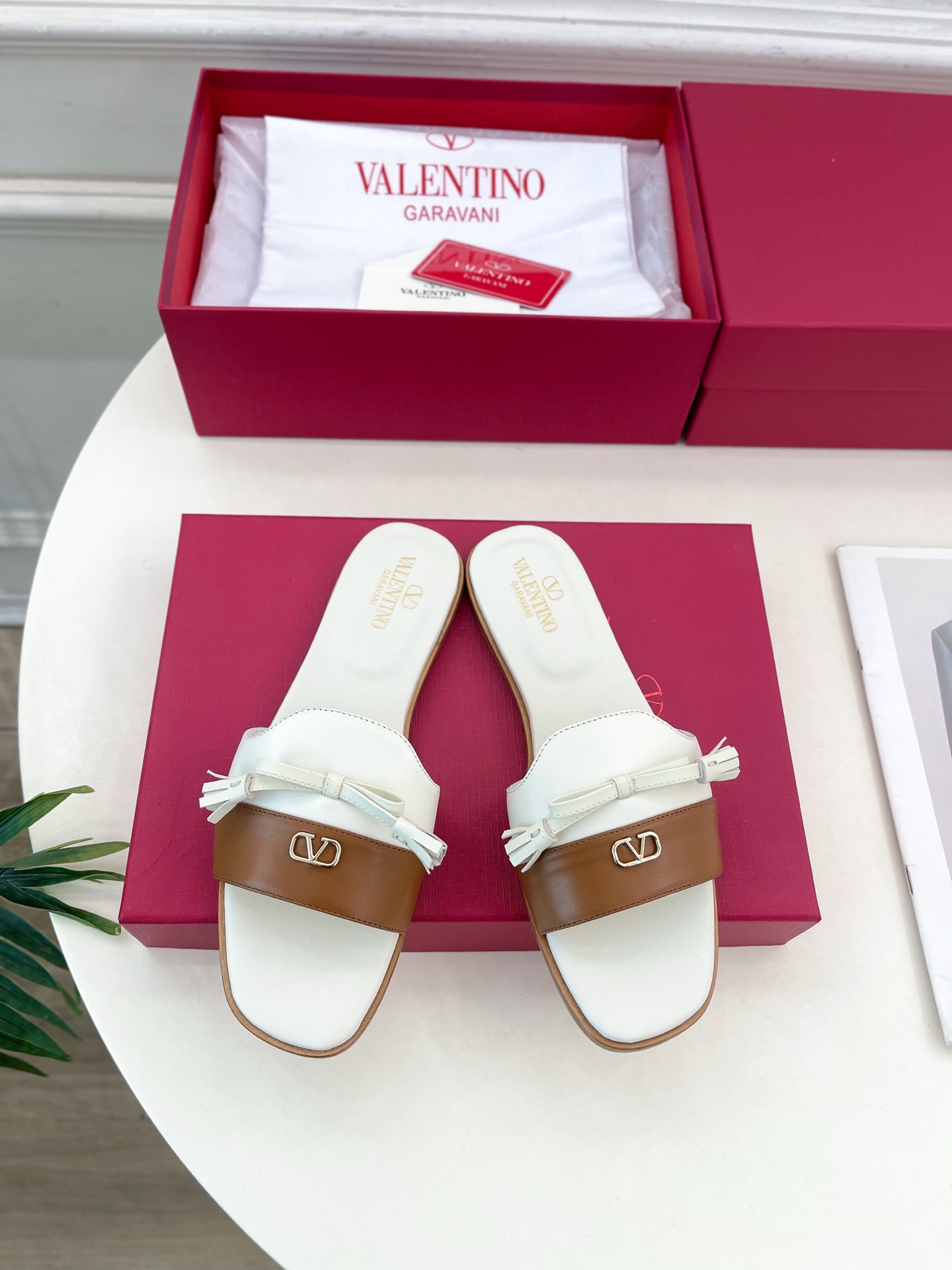 Valentino 华伦天奴 2025 SS春夏新品 V扣蝴蝶结拼色拖鞋 上新☑️———————————