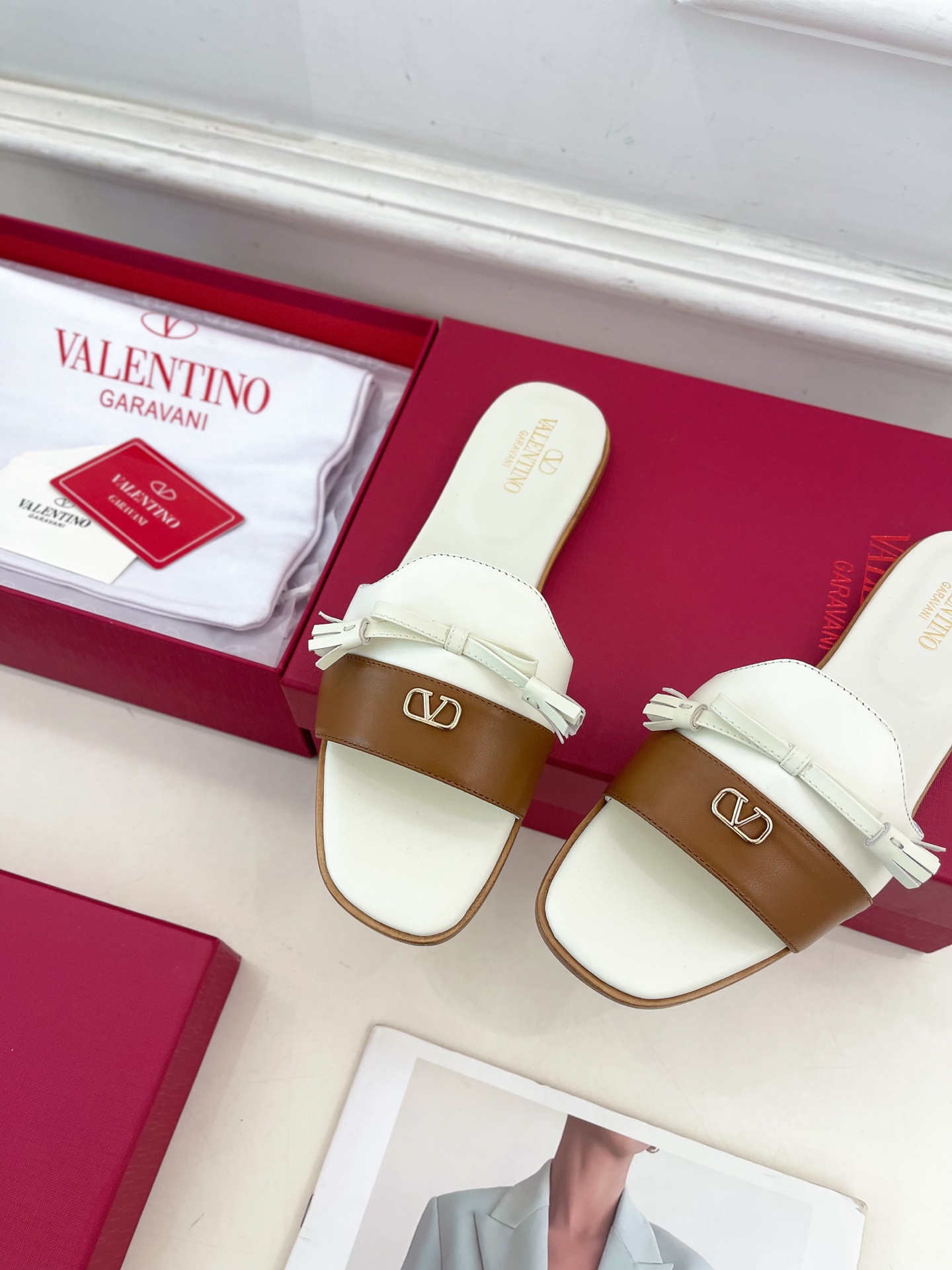 Valentino 华伦天奴 2025 SS春夏新品 V扣蝴蝶结拼色拖鞋 上新☑️———————————