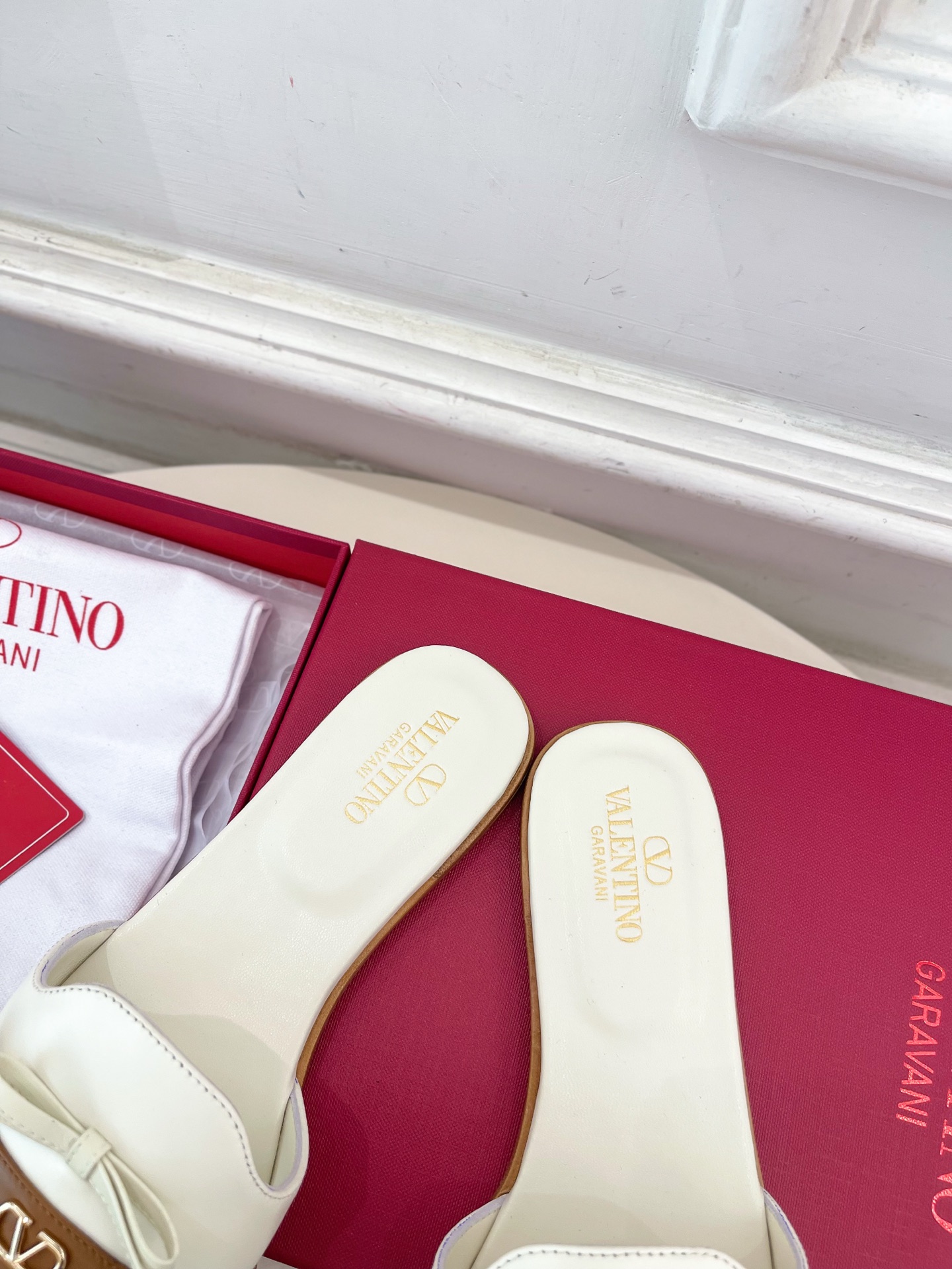 Valentino 华伦天奴 2025 SS春夏新品 V扣蝴蝶结拼色拖鞋 上新☑️———————————