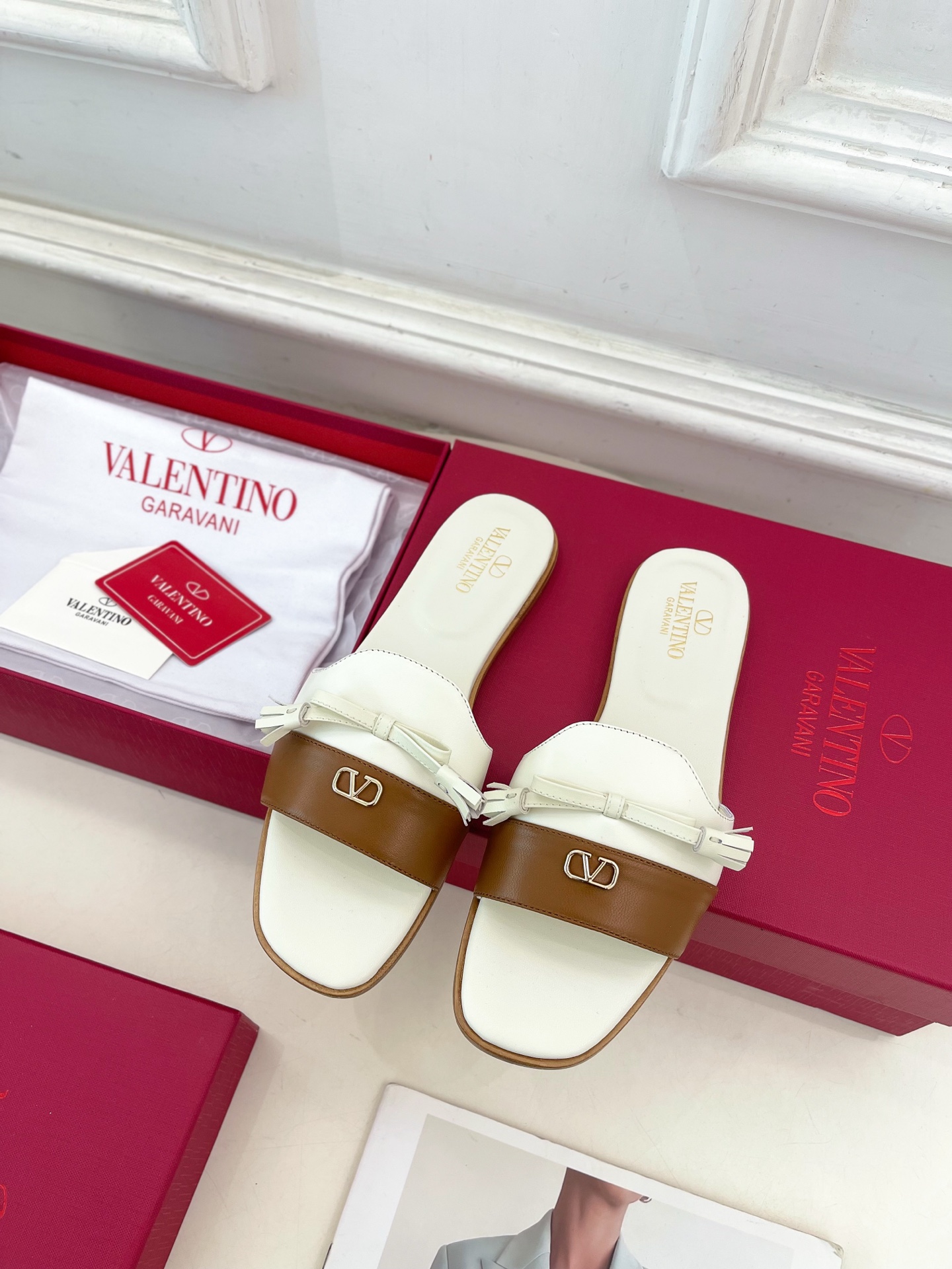 Valentino 华伦天奴 2025 SS春夏新品 V扣蝴蝶结拼色拖鞋 上新☑️———————————