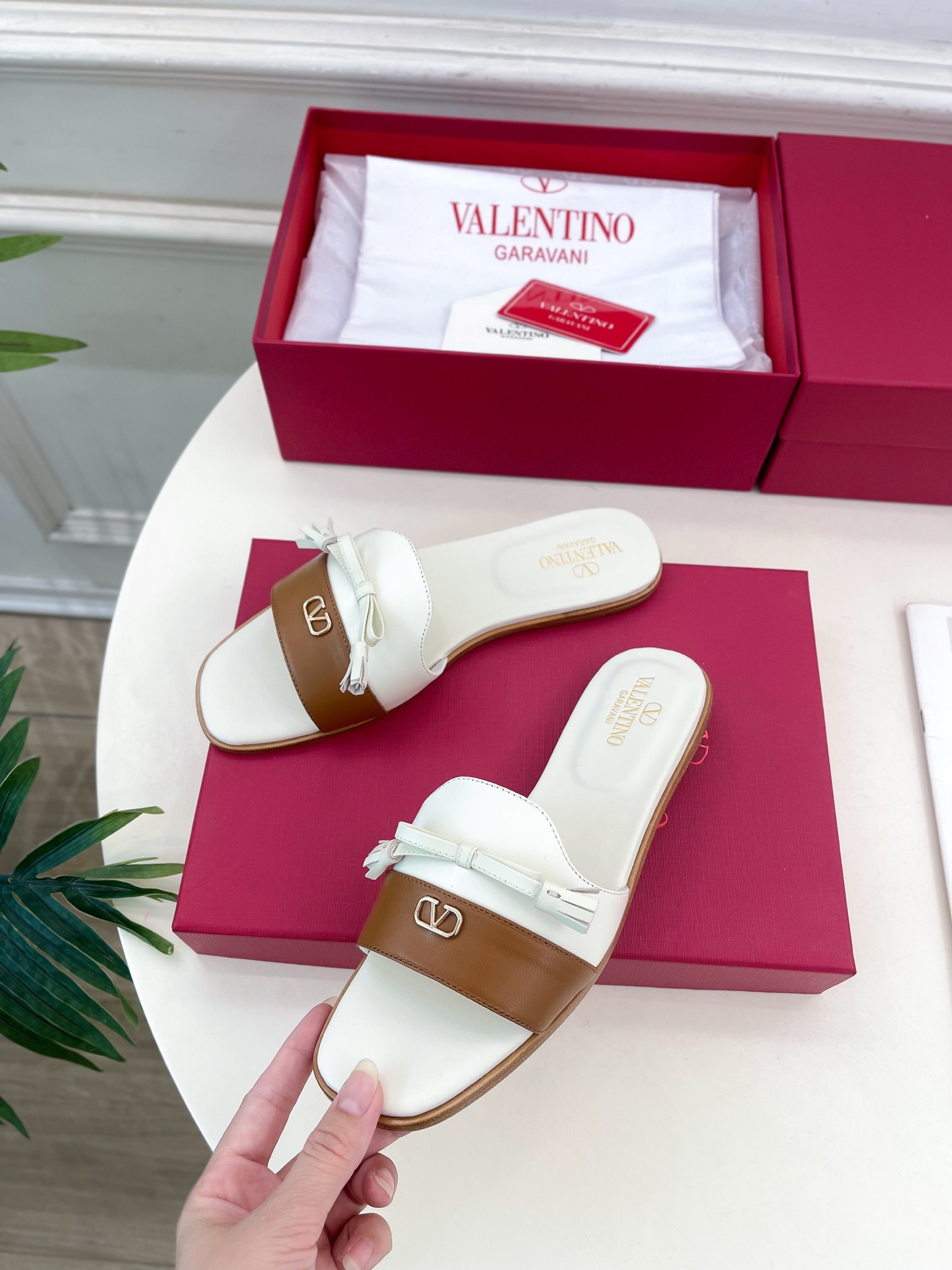 Valentino 华伦天奴 2025 SS春夏新品 V扣蝴蝶结拼色拖鞋 上新☑️———————————