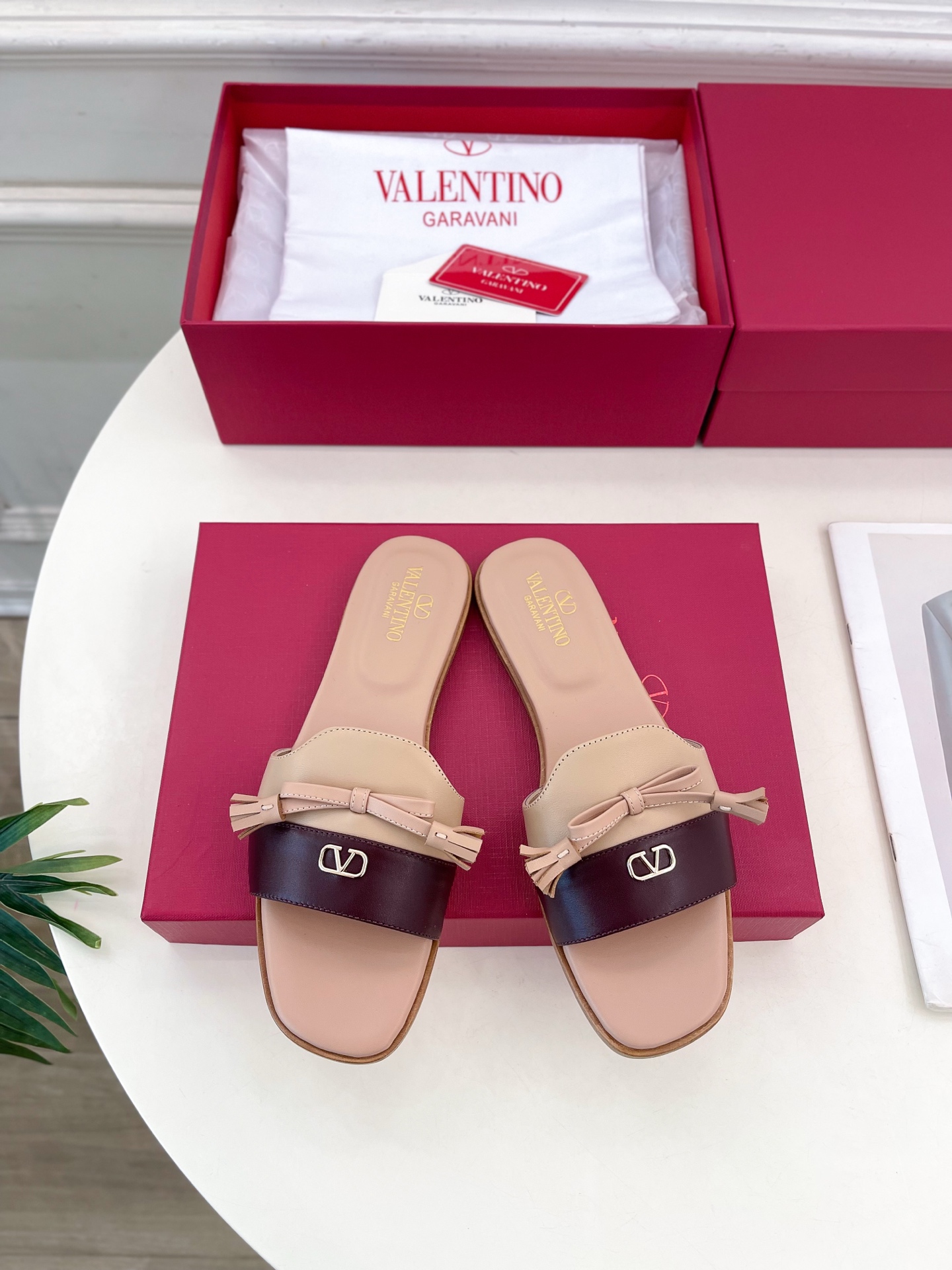 Valentino 华伦天奴 2025 SS春夏新品 V扣蝴蝶结拼色拖鞋 上新☑️———————————
