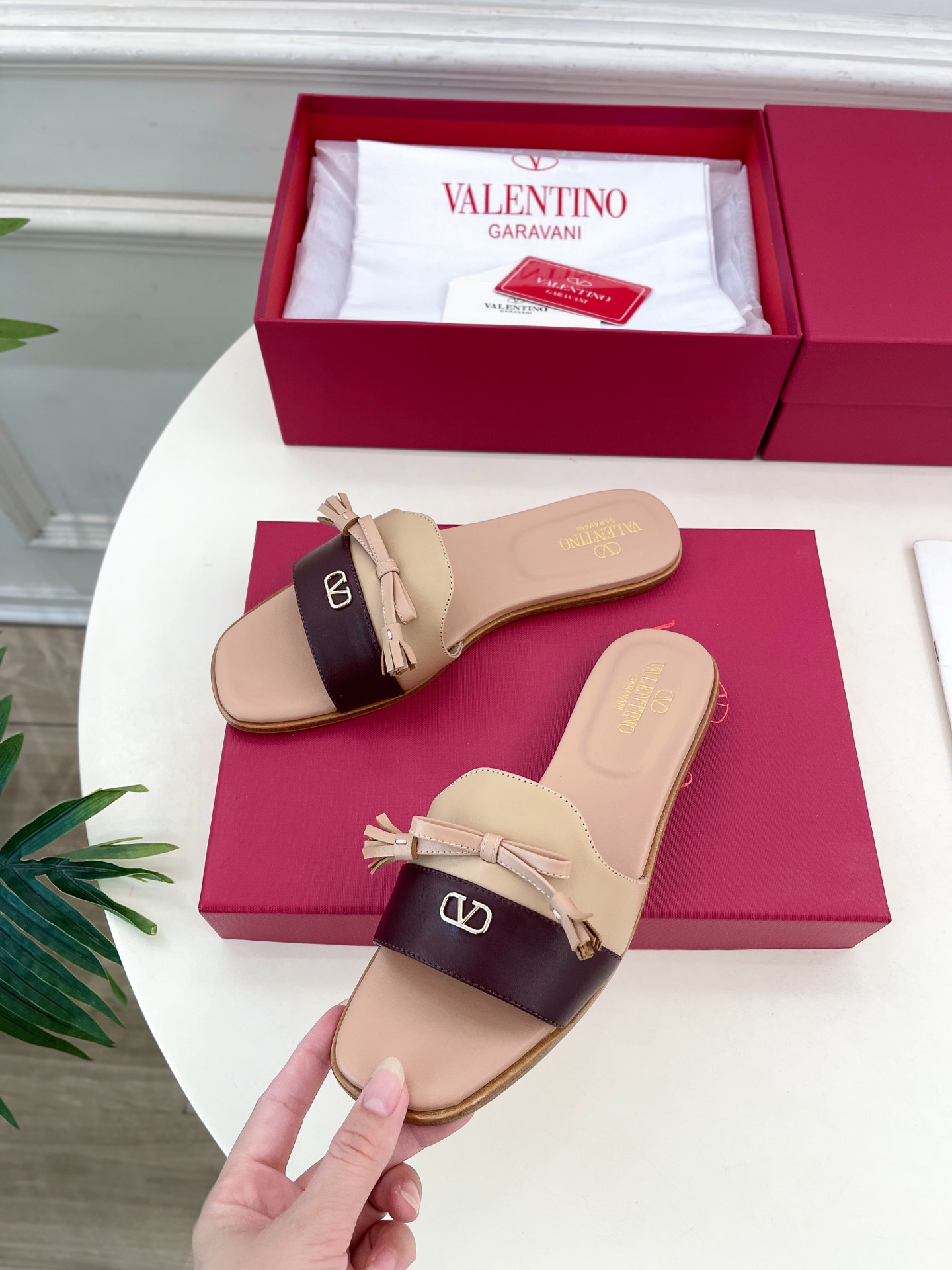 Valentino 华伦天奴 2025 SS春夏新品 V扣蝴蝶结拼色拖鞋 上新☑️———————————