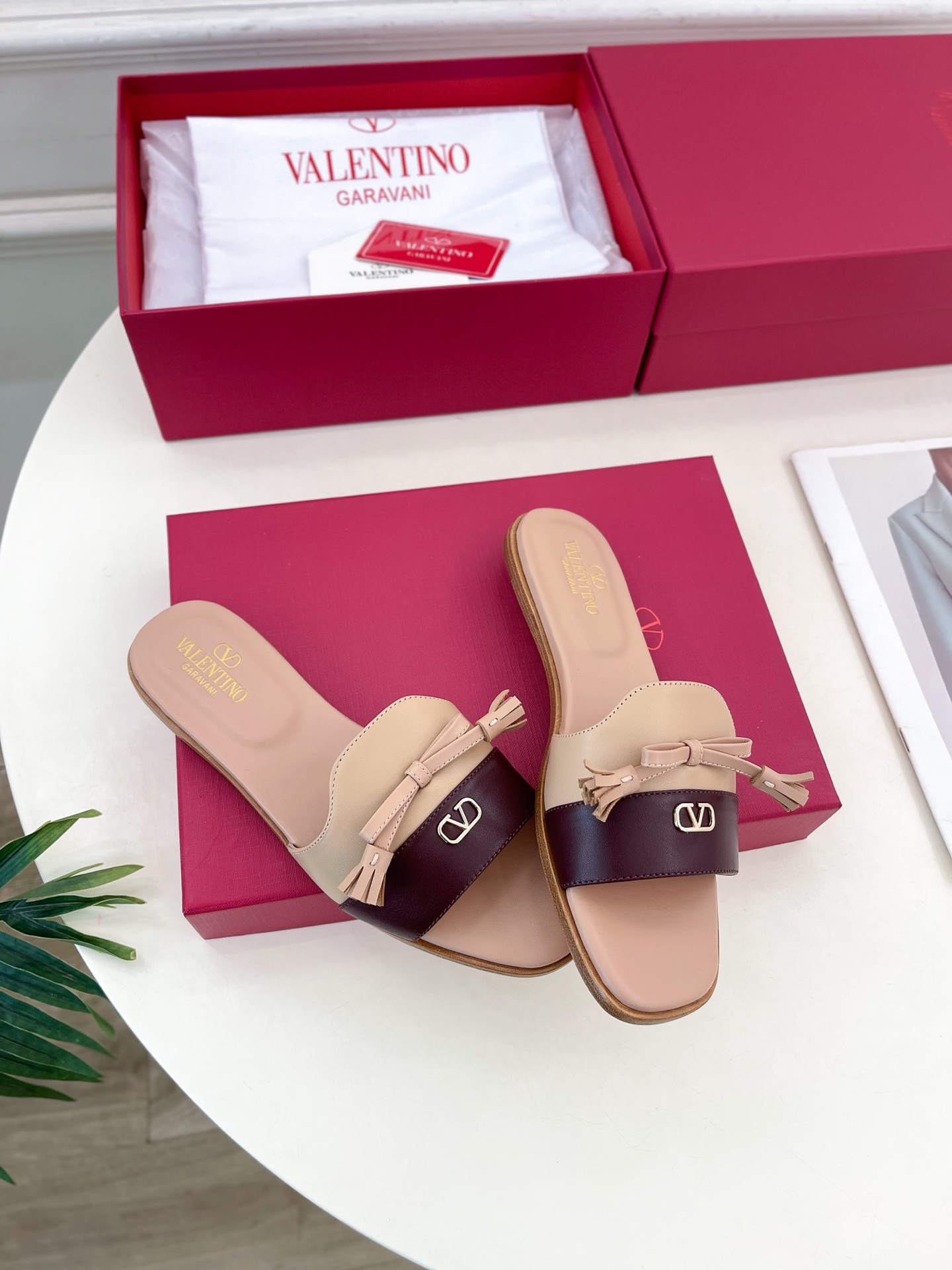 Valentino 华伦天奴 2025 SS春夏新品 V扣蝴蝶结拼色拖鞋 上新☑️———————————