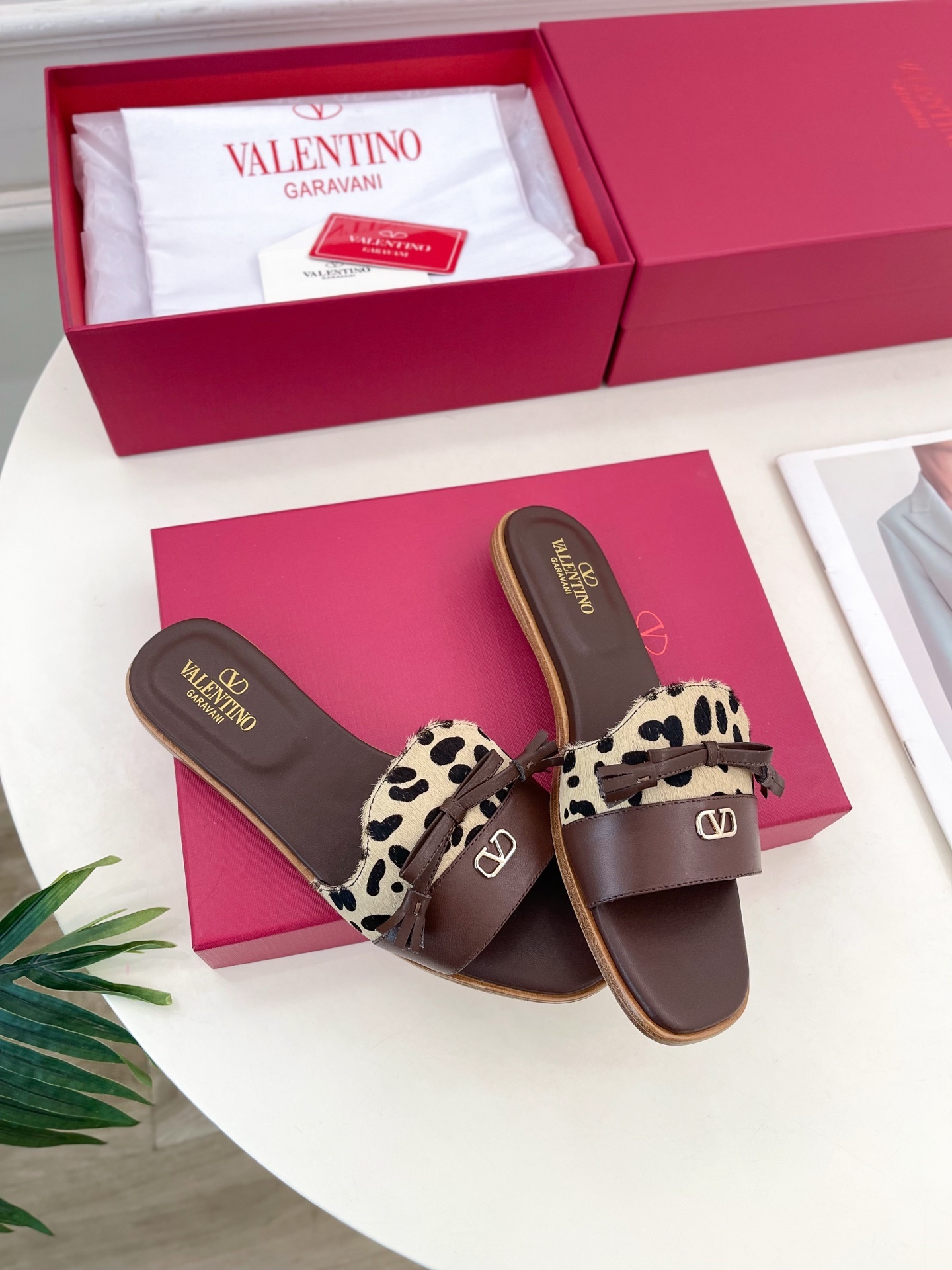 Valentino 华伦天奴 2025 SS春夏新品 V扣蝴蝶结拼色拖鞋 上新☑️———————————