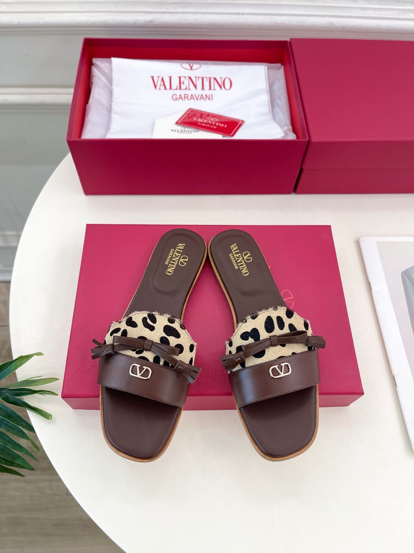 Valentino 华伦天奴 2025 SS春夏新品 V扣蝴蝶结拼色拖鞋 上新☑️———————————