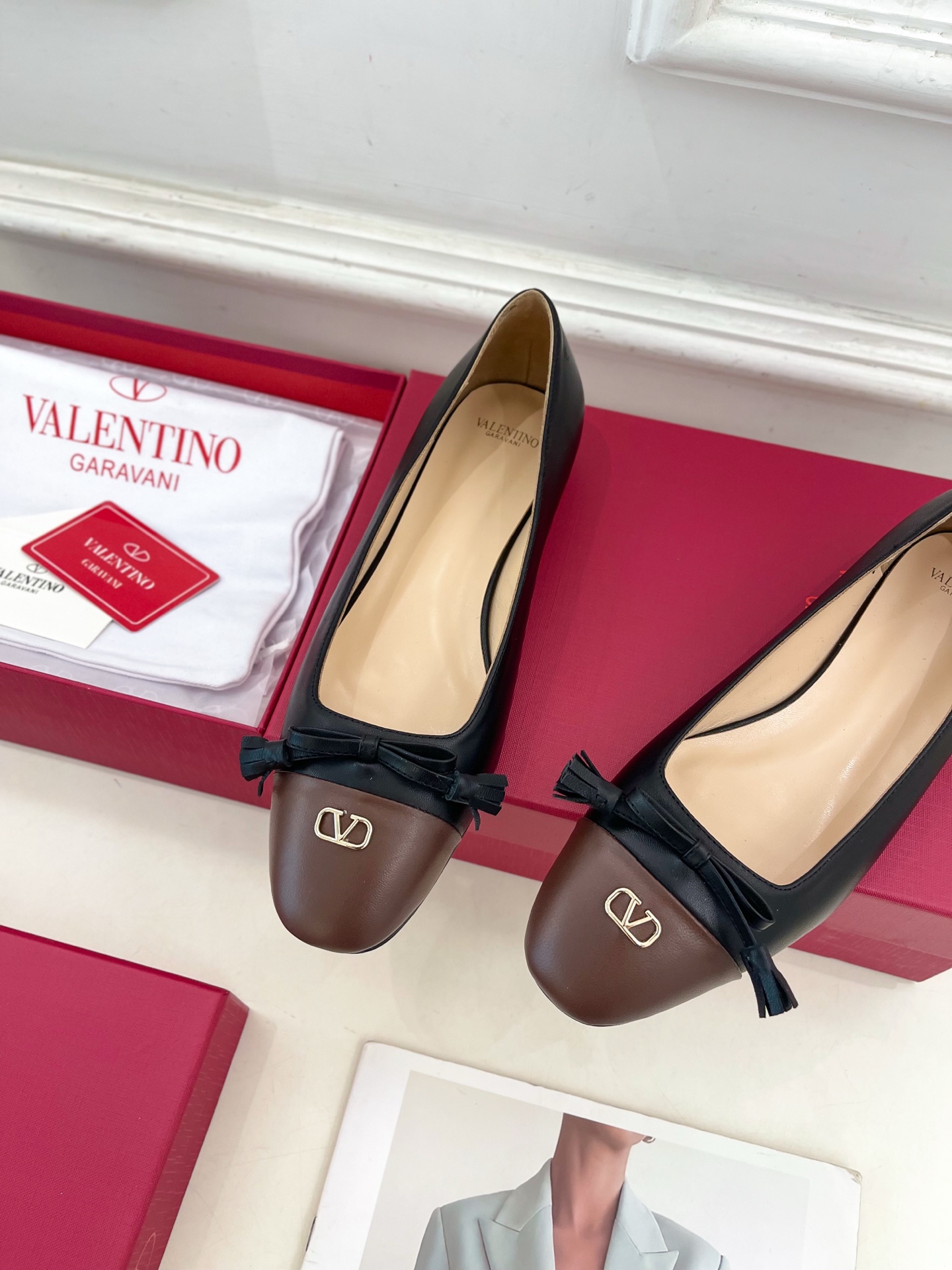 Valentino 华伦天奴 2025春夏新品 VALET DU ROI 双色芭蕾舞平底鞋上新☑️———