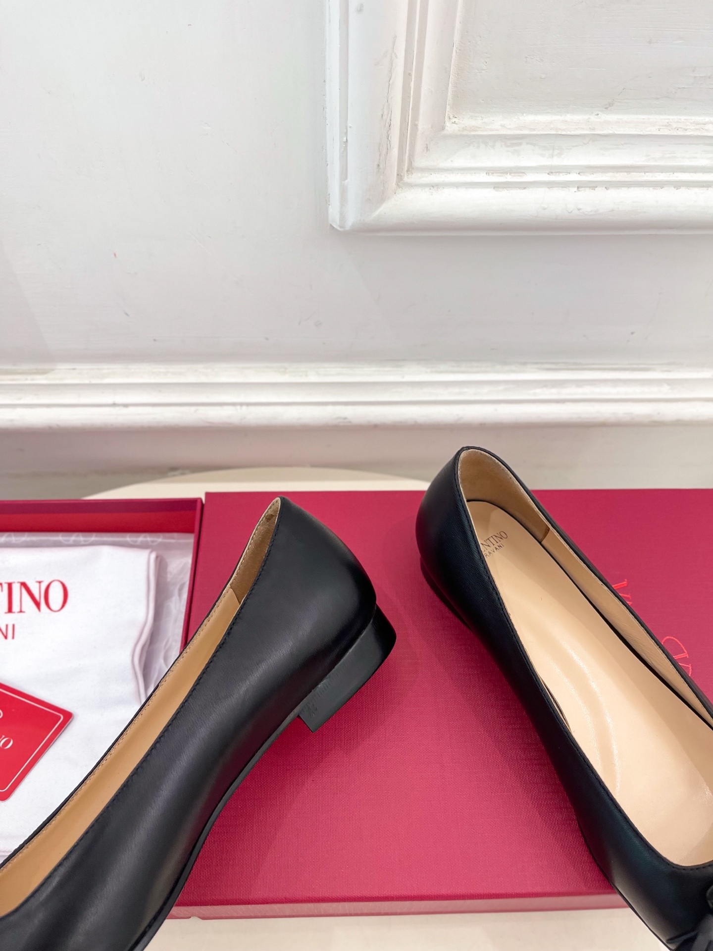 Valentino 华伦天奴 2025春夏新品 VALET DU ROI 双色芭蕾舞平底鞋上新☑️———