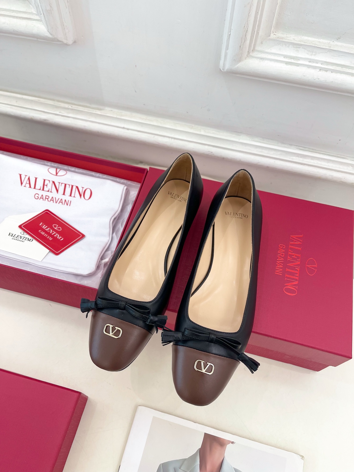 Valentino 华伦天奴 2025春夏新品 VALET DU ROI 双色芭蕾舞平底鞋上新☑️———