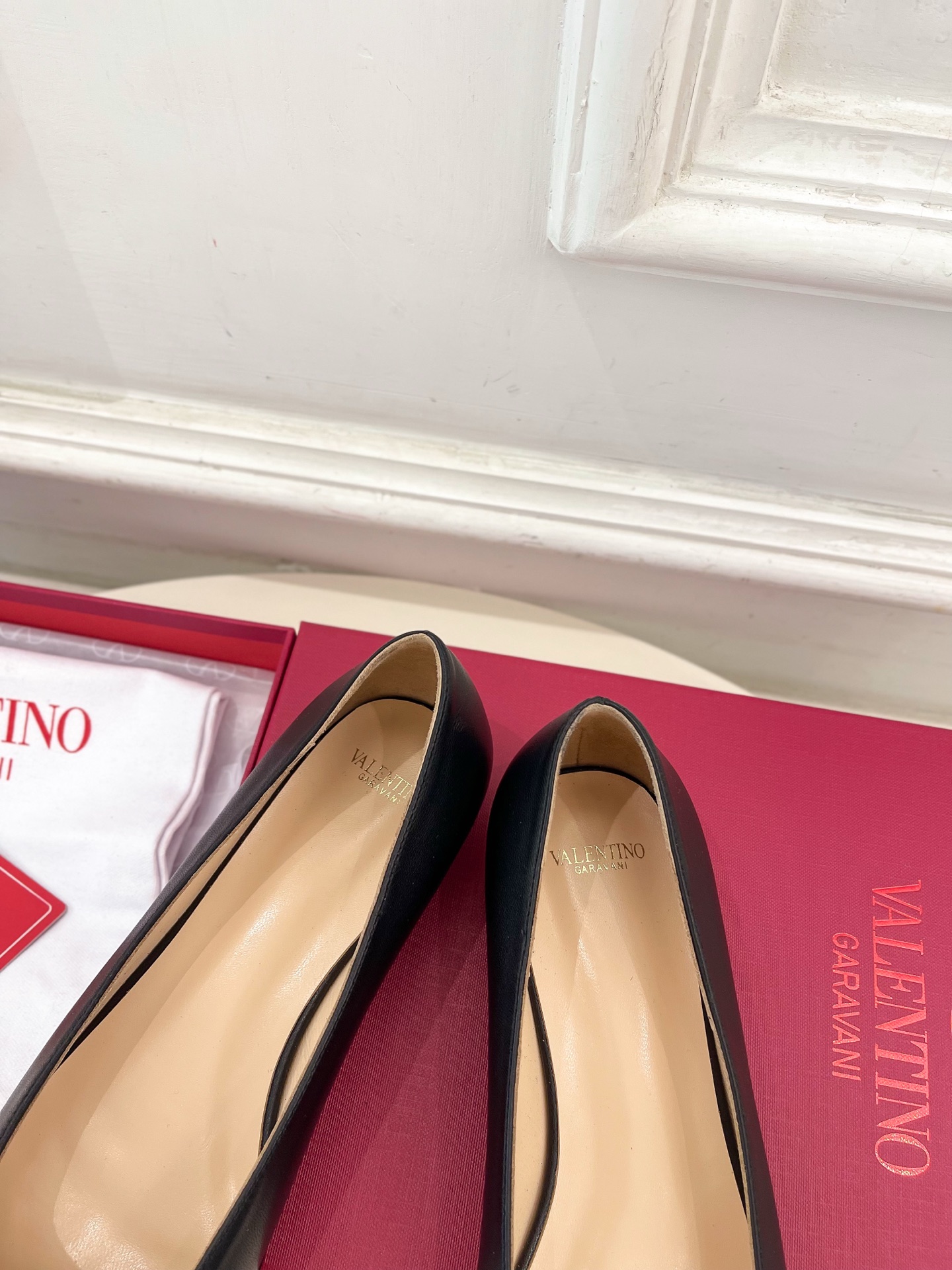 Valentino 华伦天奴 2025春夏新品 VALET DU ROI 双色芭蕾舞平底鞋上新☑️———
